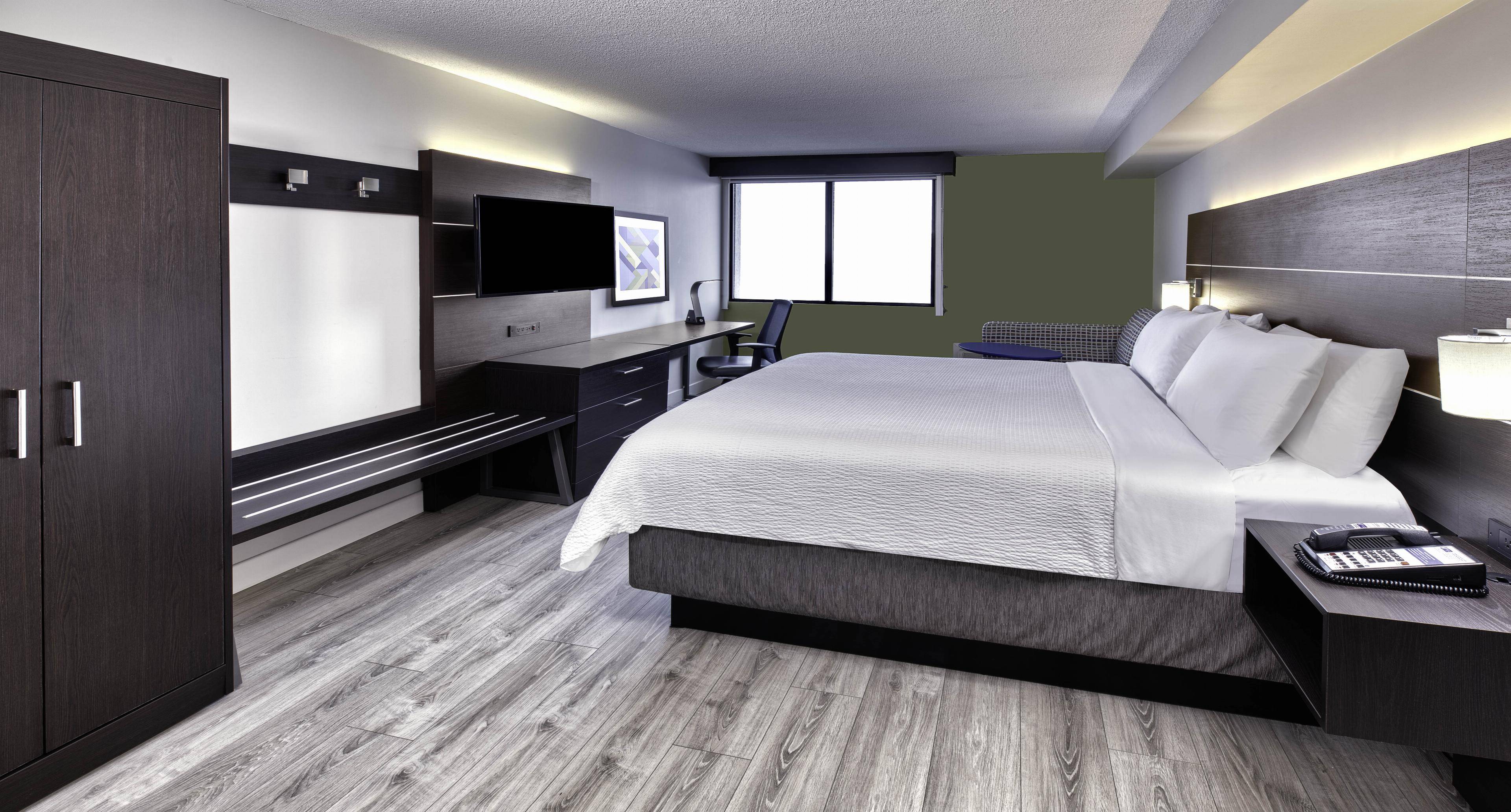Holiday Inn Express & Suites Mississauga-Toronto Southwest, an IHG Hotel