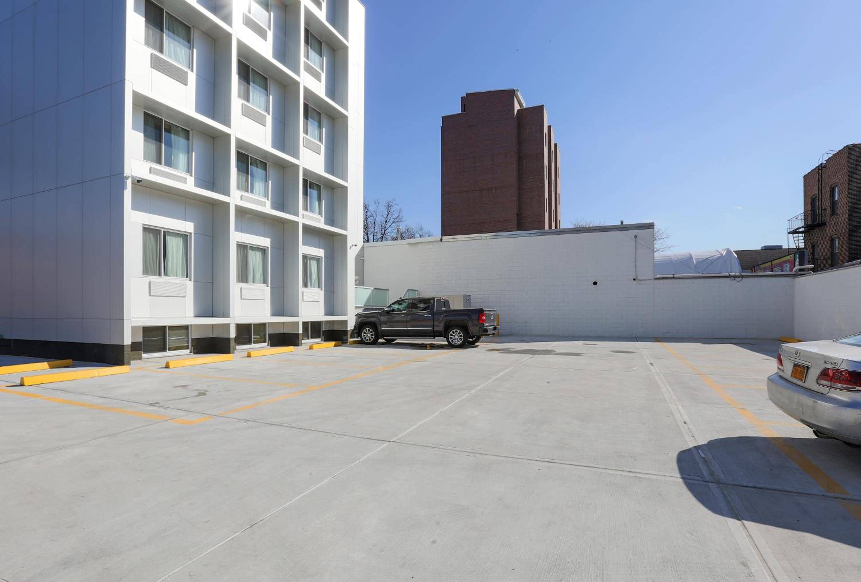 Grandview Hotel Near LGA Airport