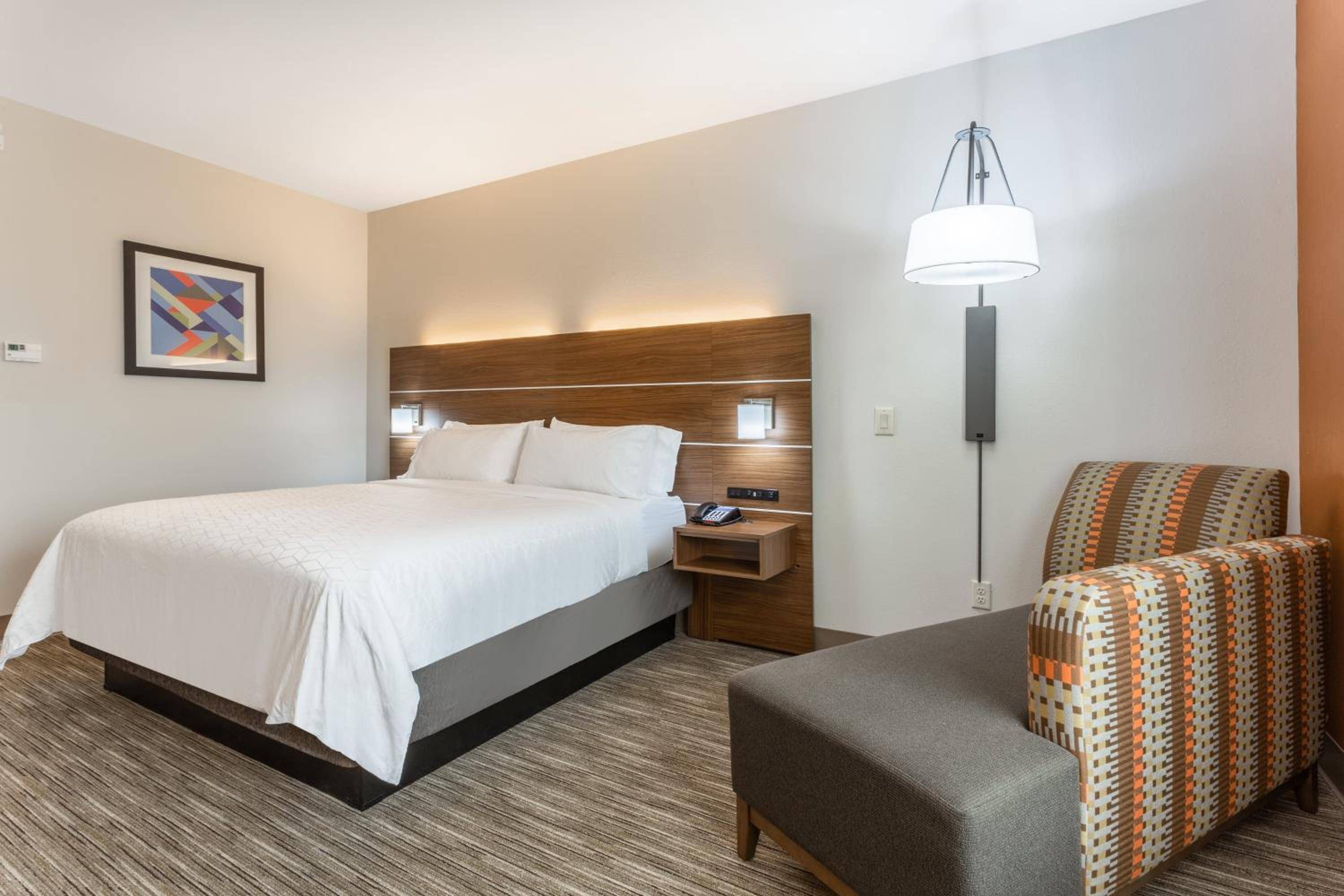 Holiday Inn Express & Suites Kearney by IHG