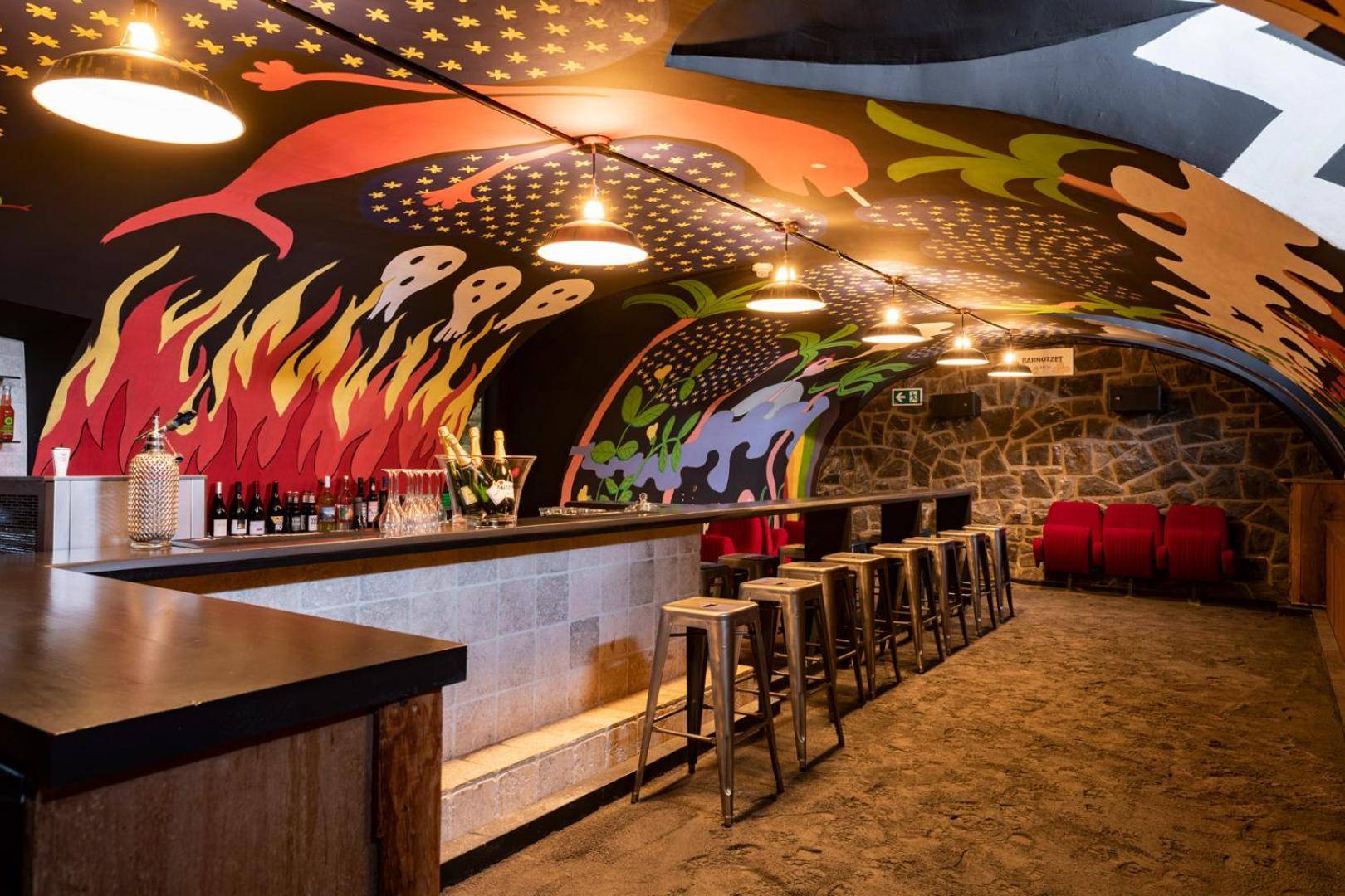 Peanut Mountain Lodge & Le Communal