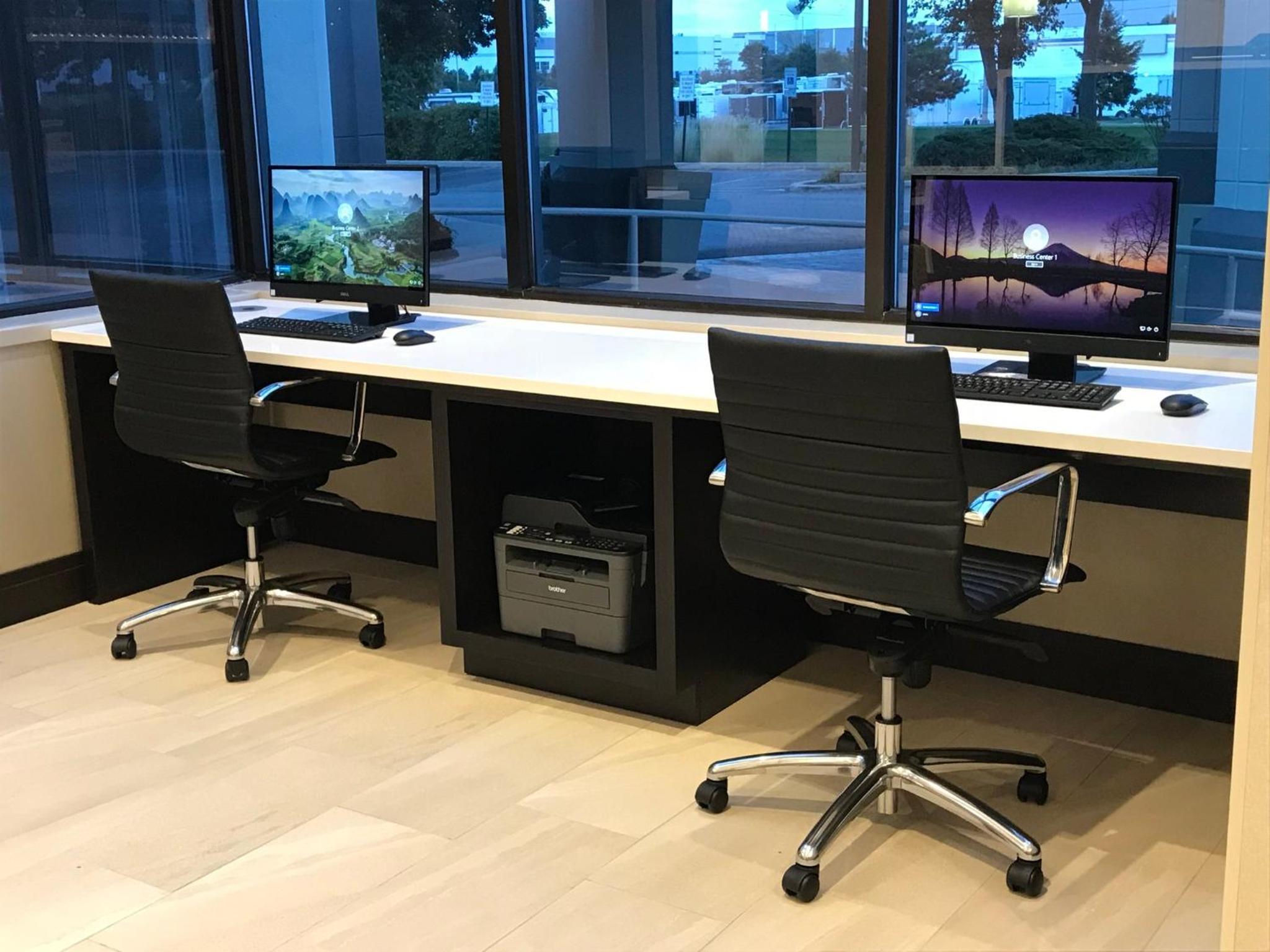 Holiday Inn & Suites Chicago-Carol Stream Wheaton, an IHG Hotel