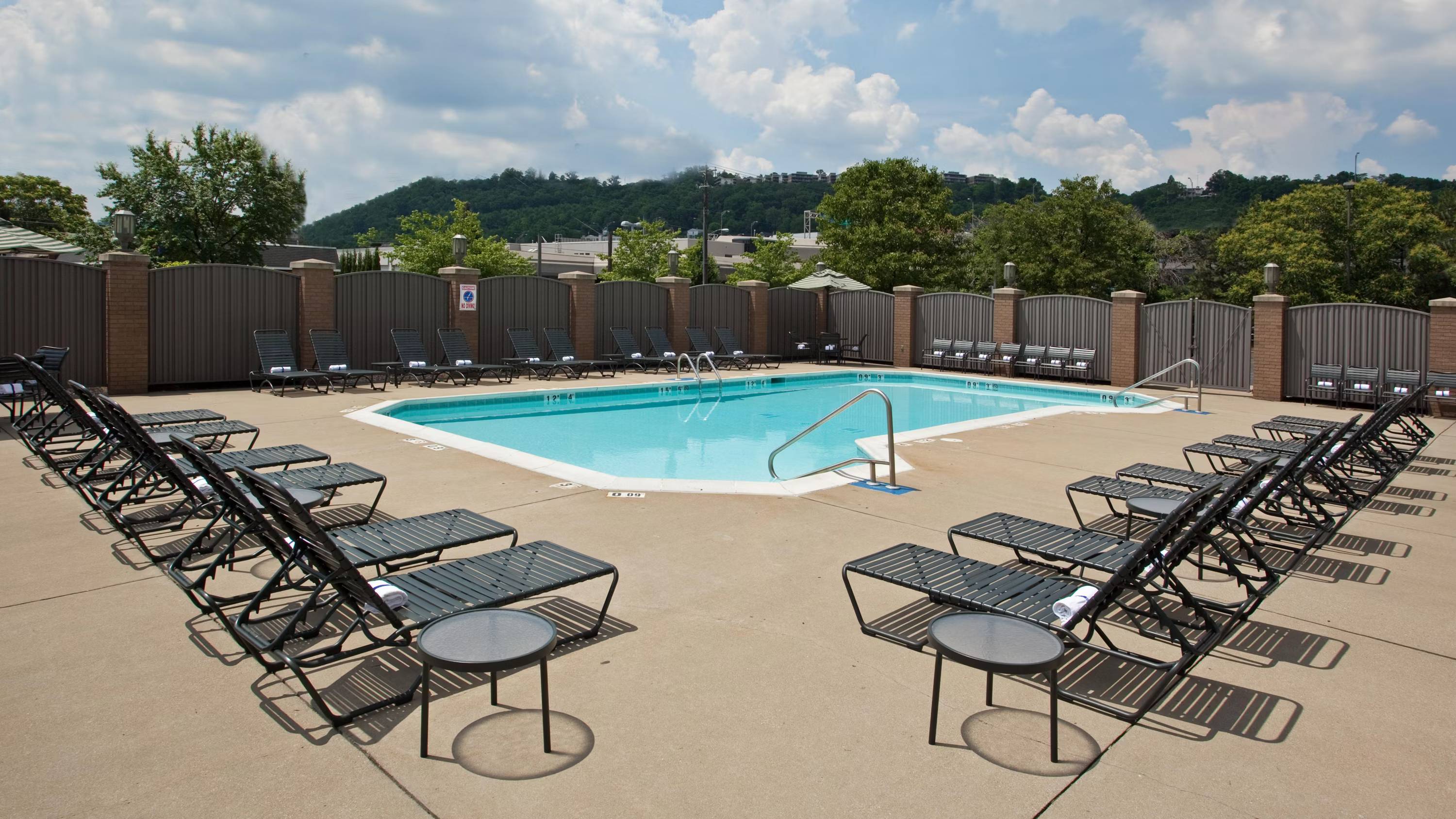 Holiday Inn Cincinnati-Riverfront by IHG