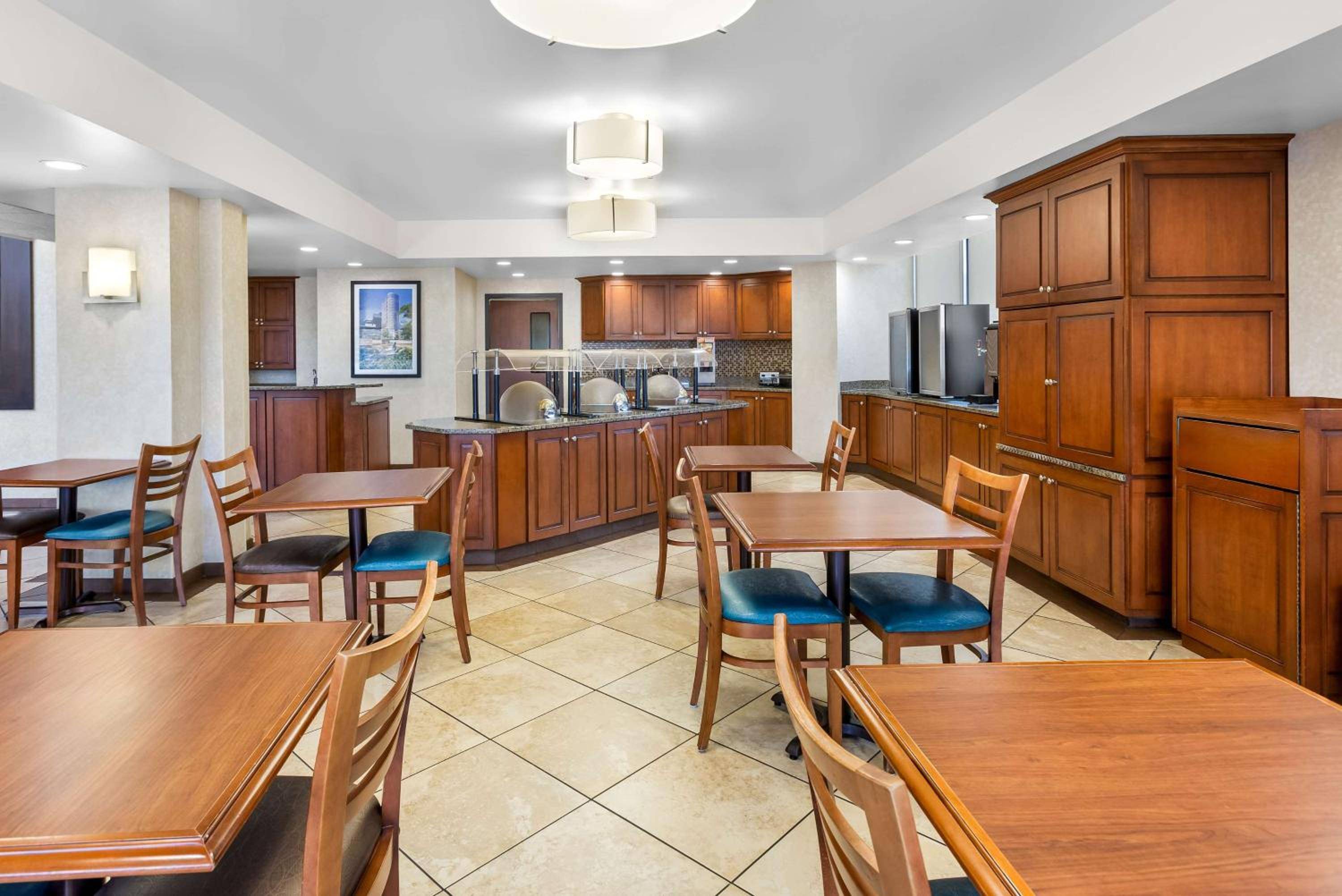 Sonesta Essential Houston Hobby Airport