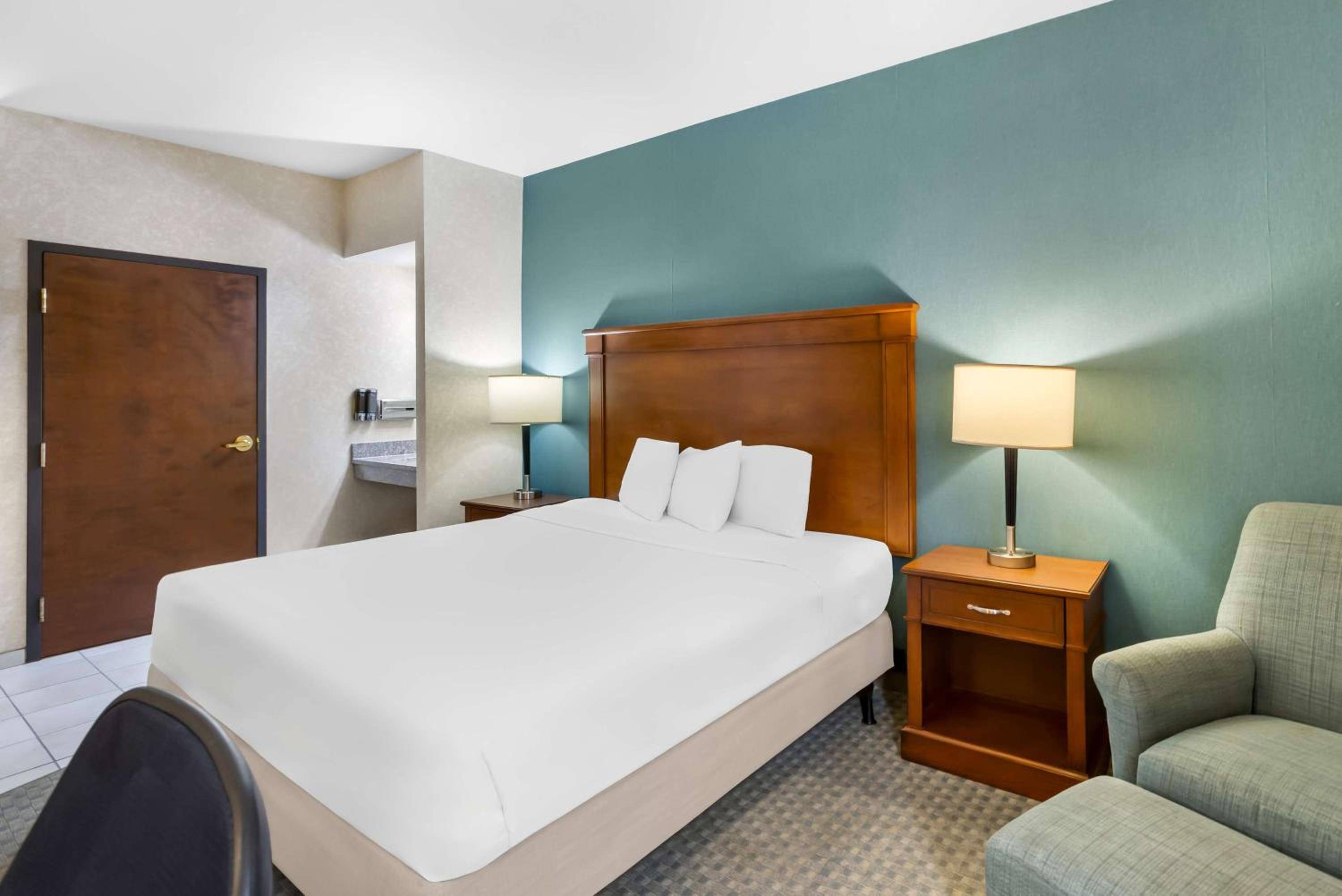 Sonesta Essential Houston Hobby Airport