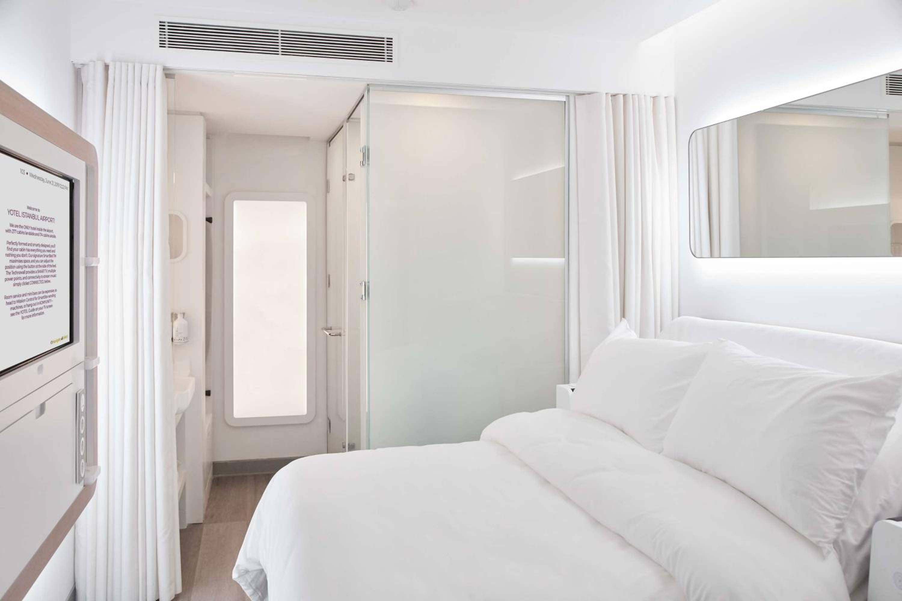 YOTELAIR Istanbul Airport, Duty free - International Transit area