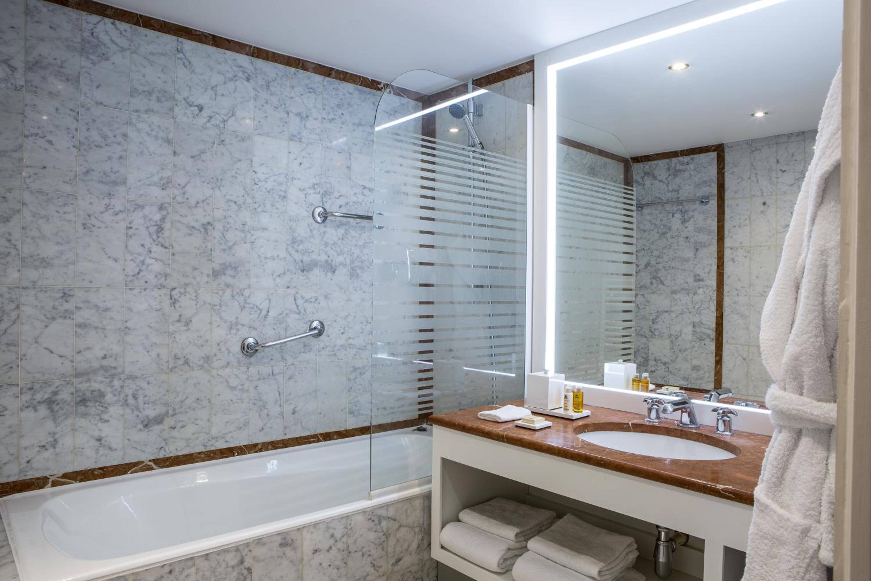 Royal Garden Champs Elysées - Esprit de France