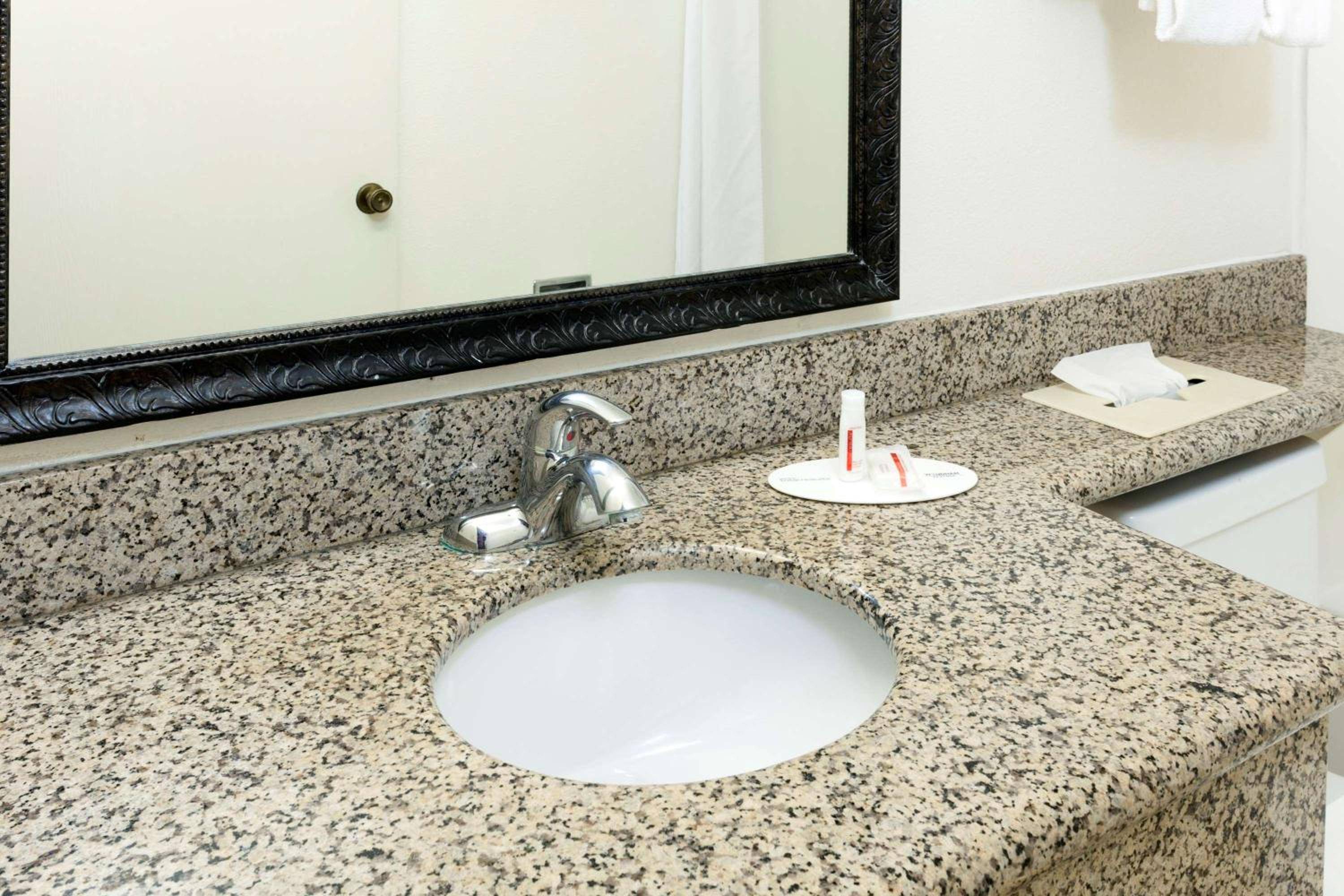 Super 8 by Wyndham San Diego Hotel Circle