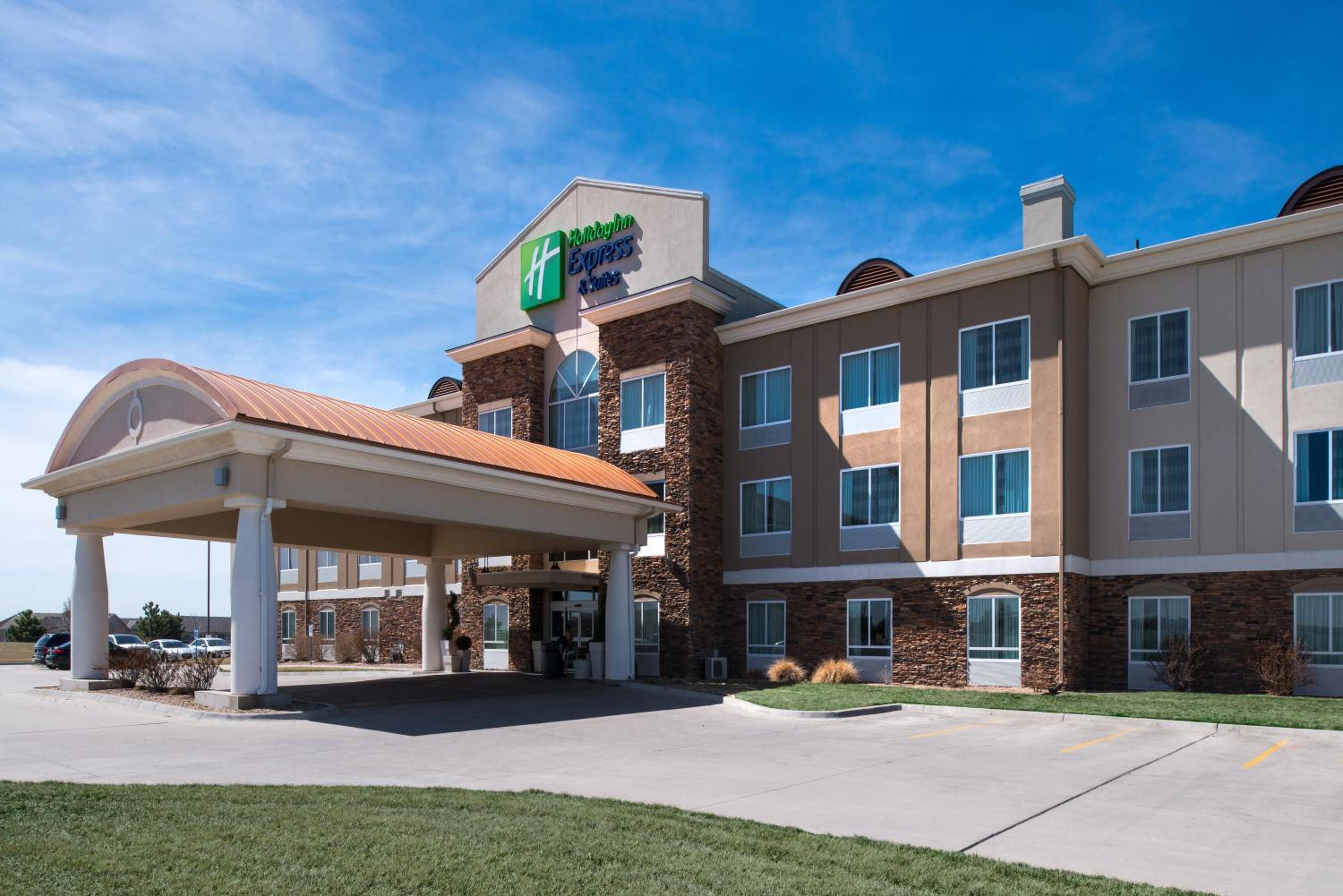 Holiday Inn Express & Suites Wichita Northwest Maize K-96