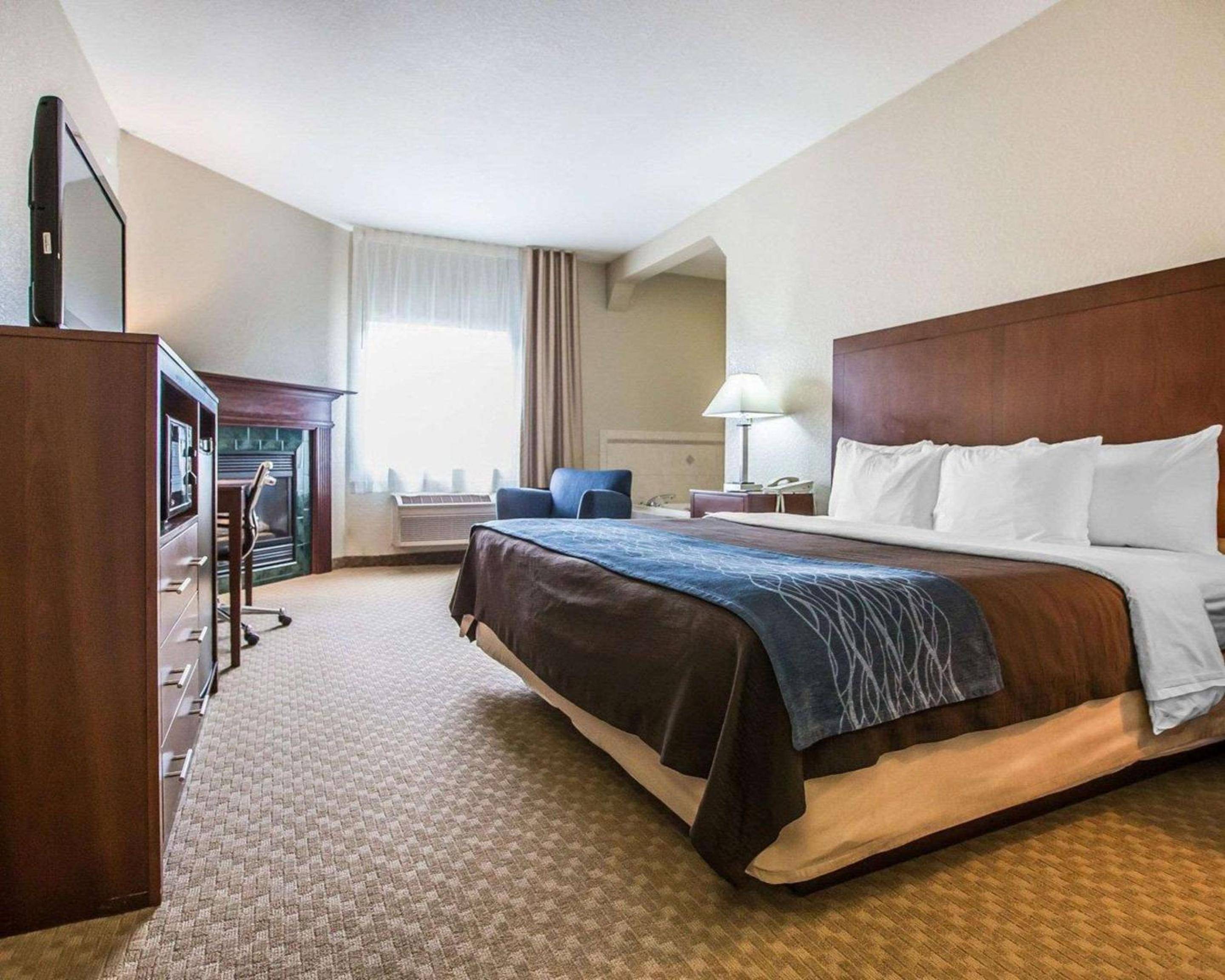 Quality Inn & Suites Dixon near I-88