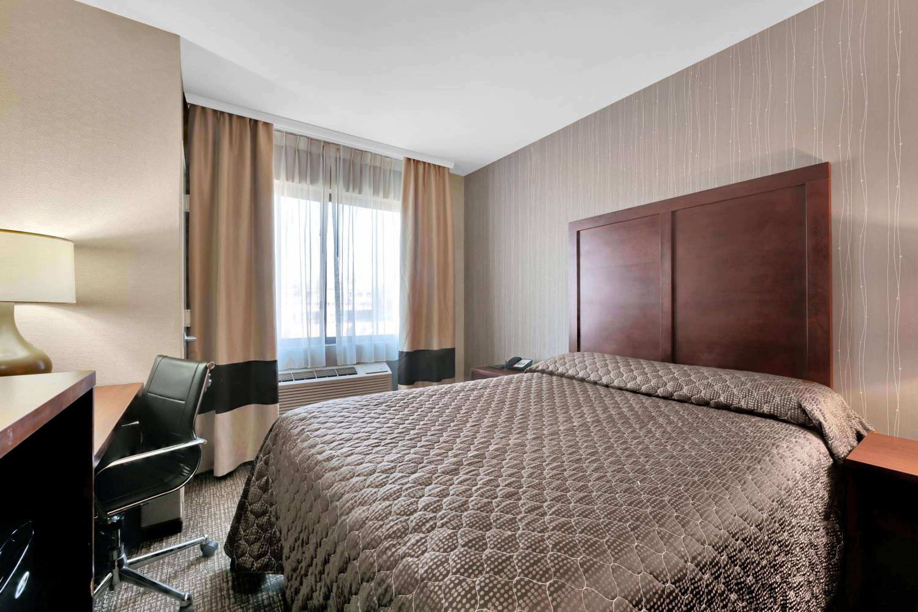 Hotel Pergola Jamaica JFK