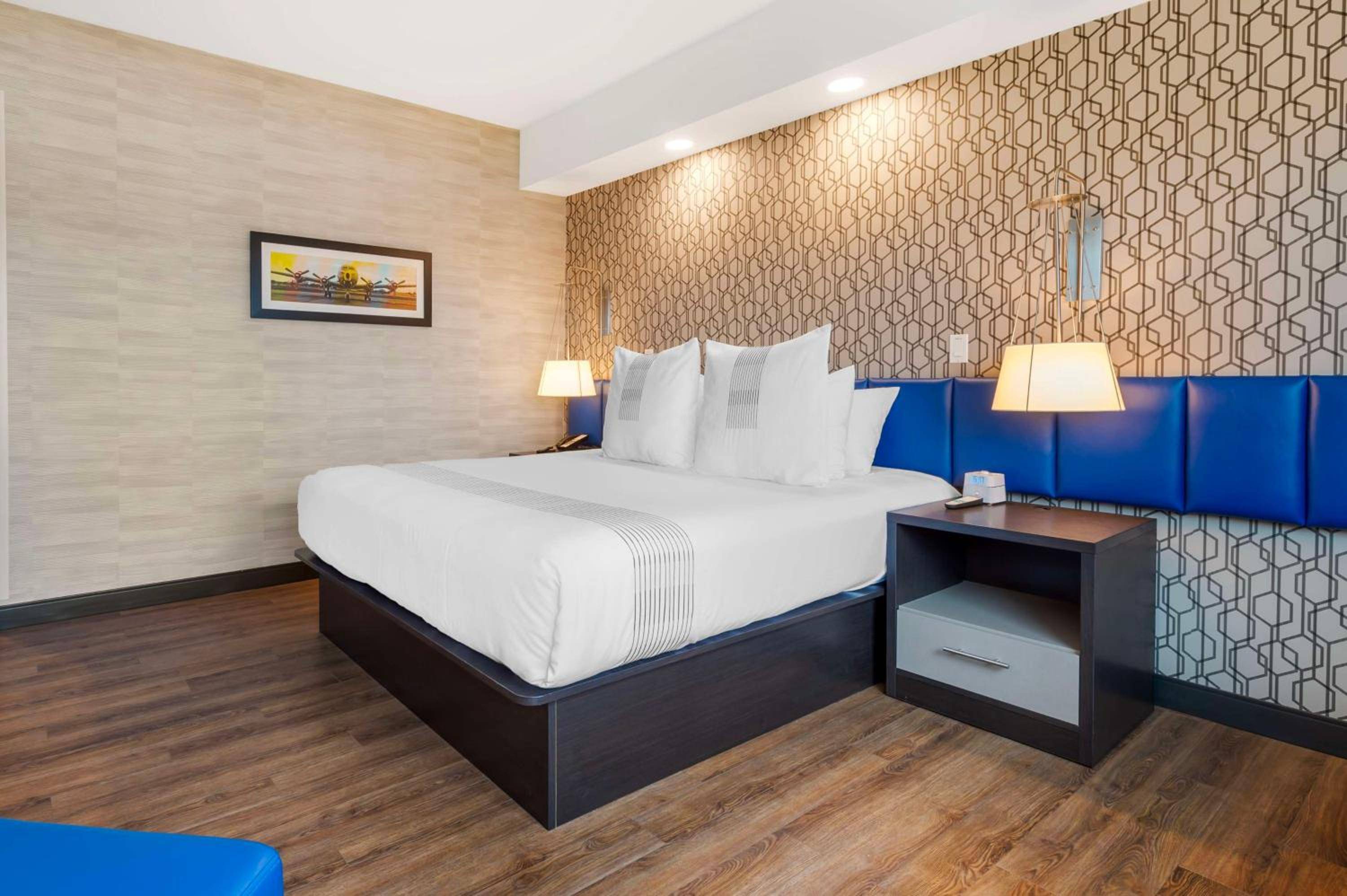 GLō Best Western Kanata Ottawa West