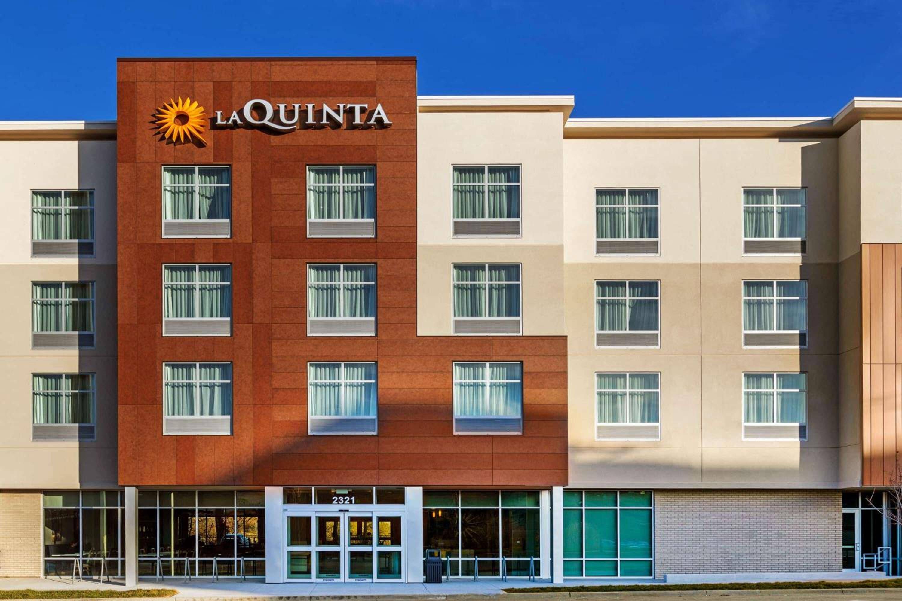 La Quinta Inn & Suites by Wyndham Kansas City Beacon Hill