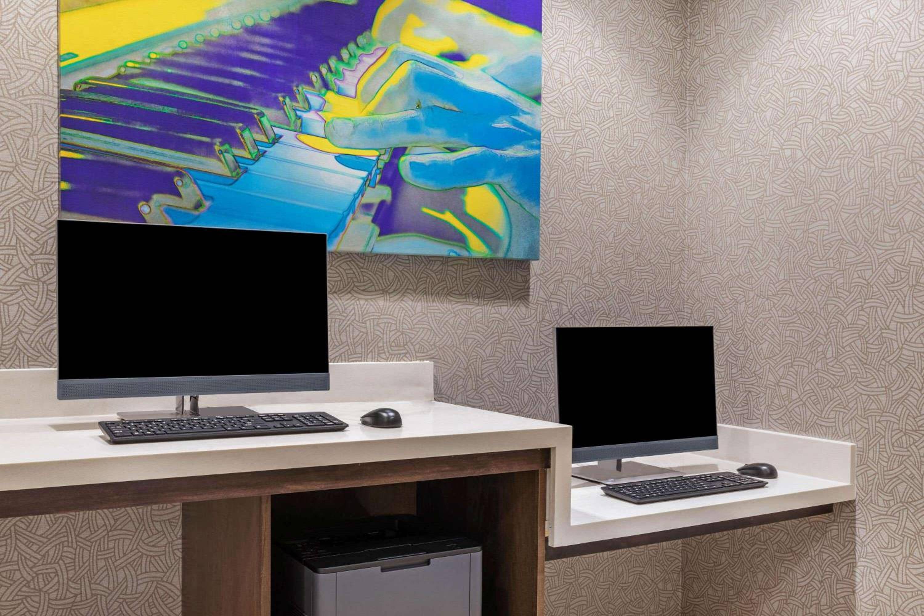 La Quinta Inn & Suites by Wyndham Kansas City Beacon Hill