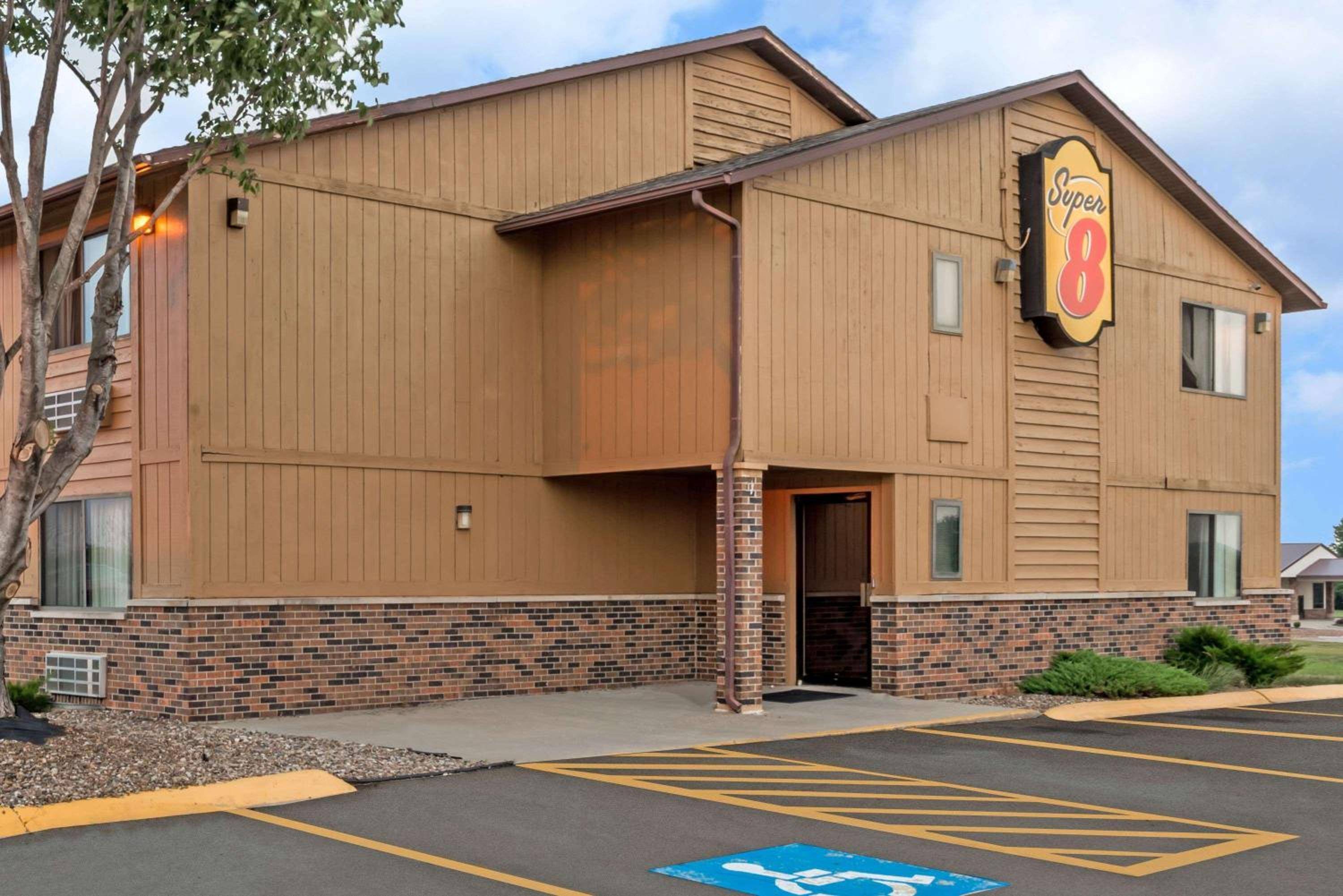 Super 8 by Wyndham Smithville