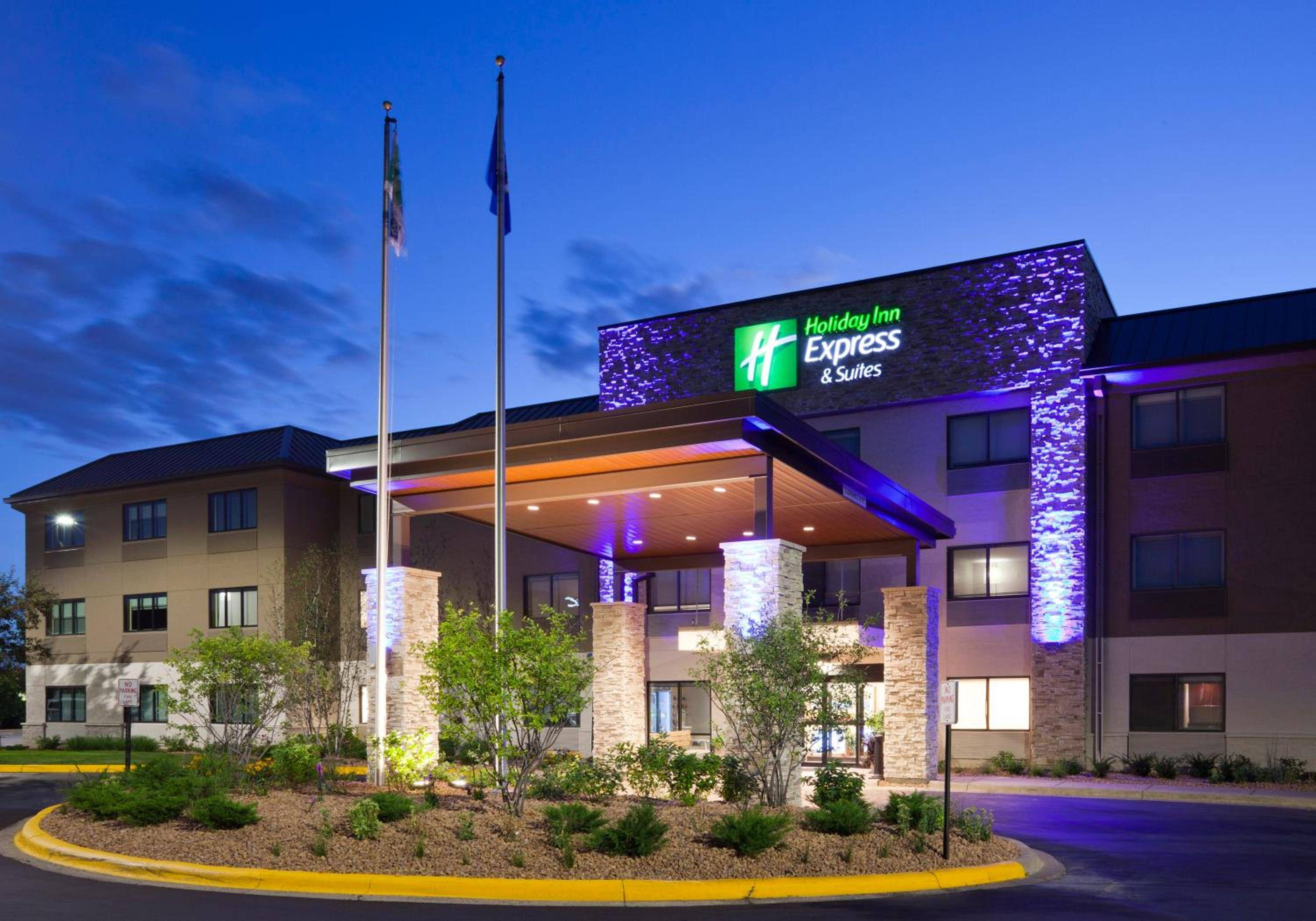 Holiday Inn Express & Suites Minneapolis (Golden Valley)