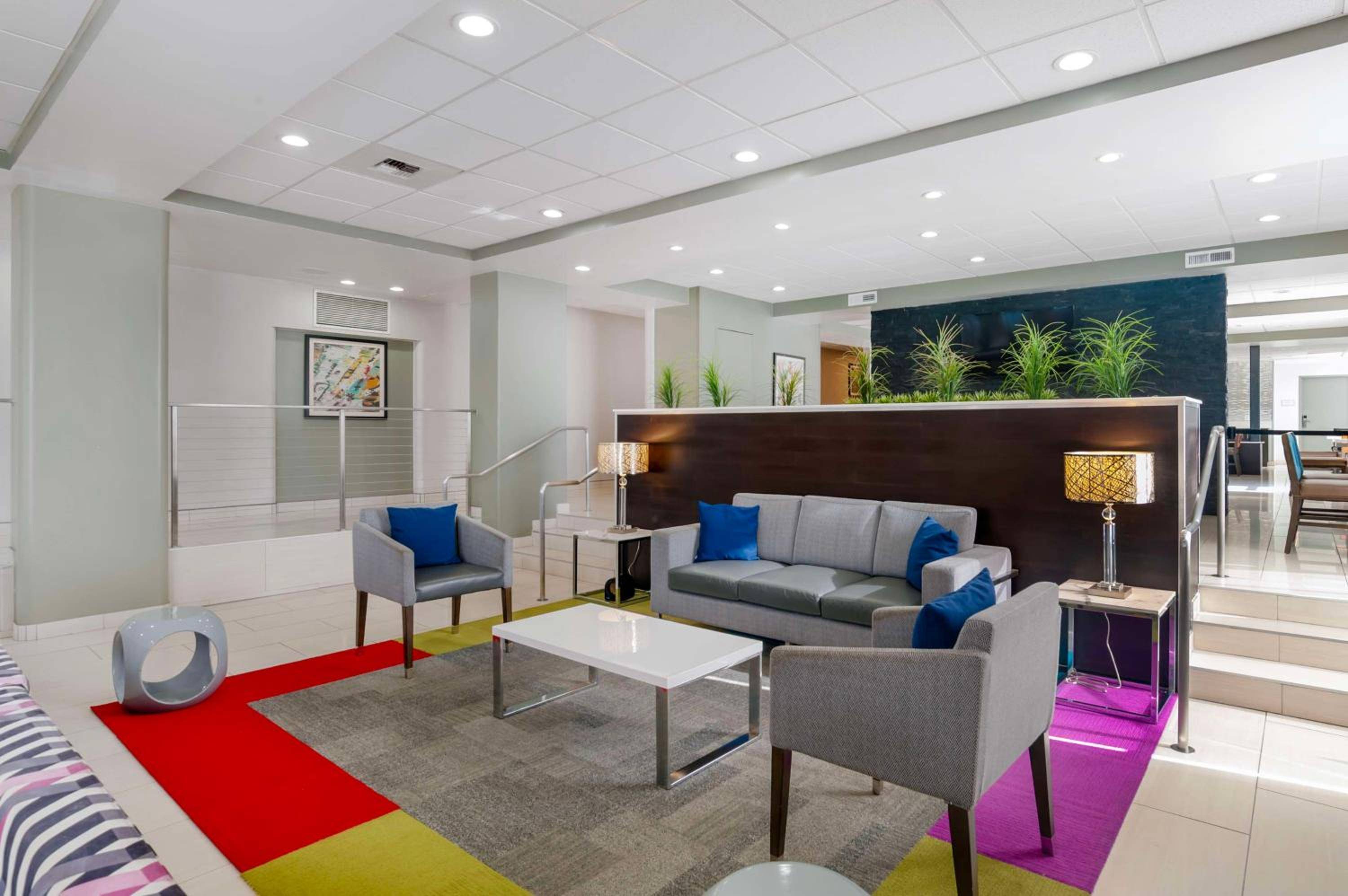 Best Western Plus Commerce Hotel