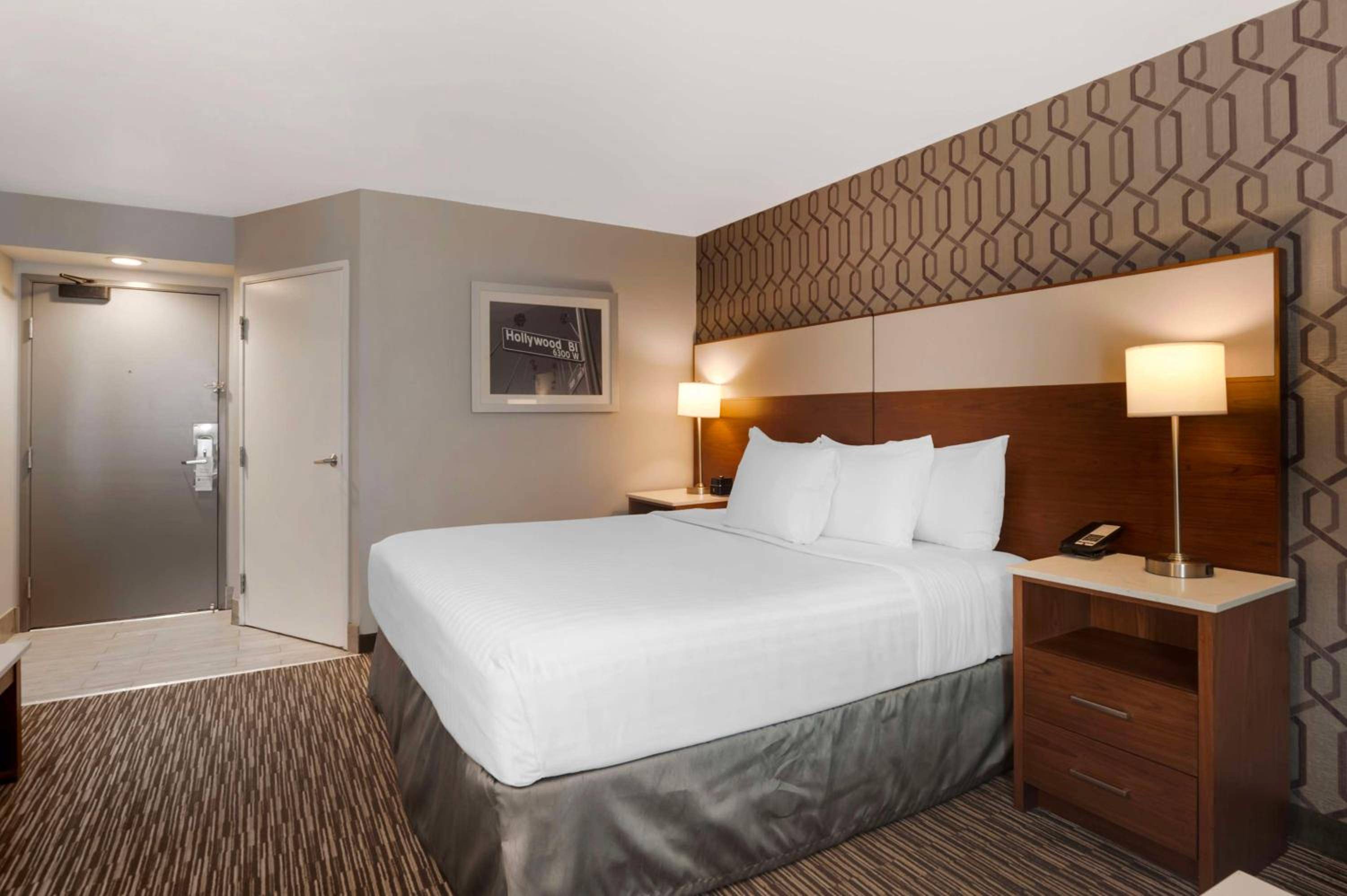 Best Western Plus Commerce Hotel