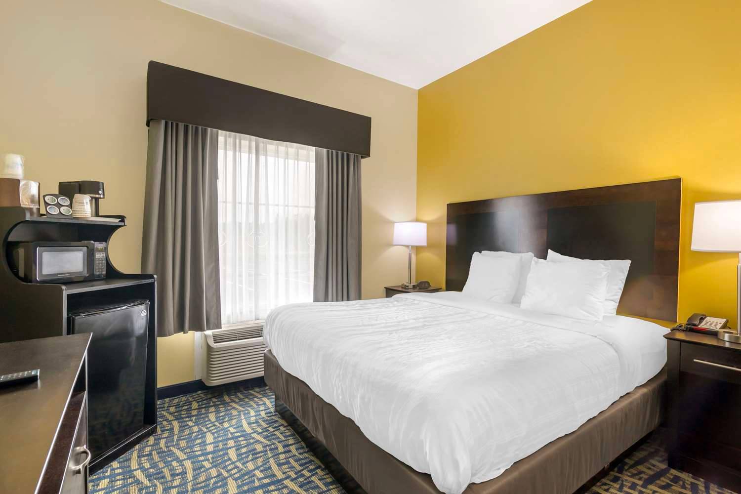 Best Western Plus Brunswick Inn & Suites
