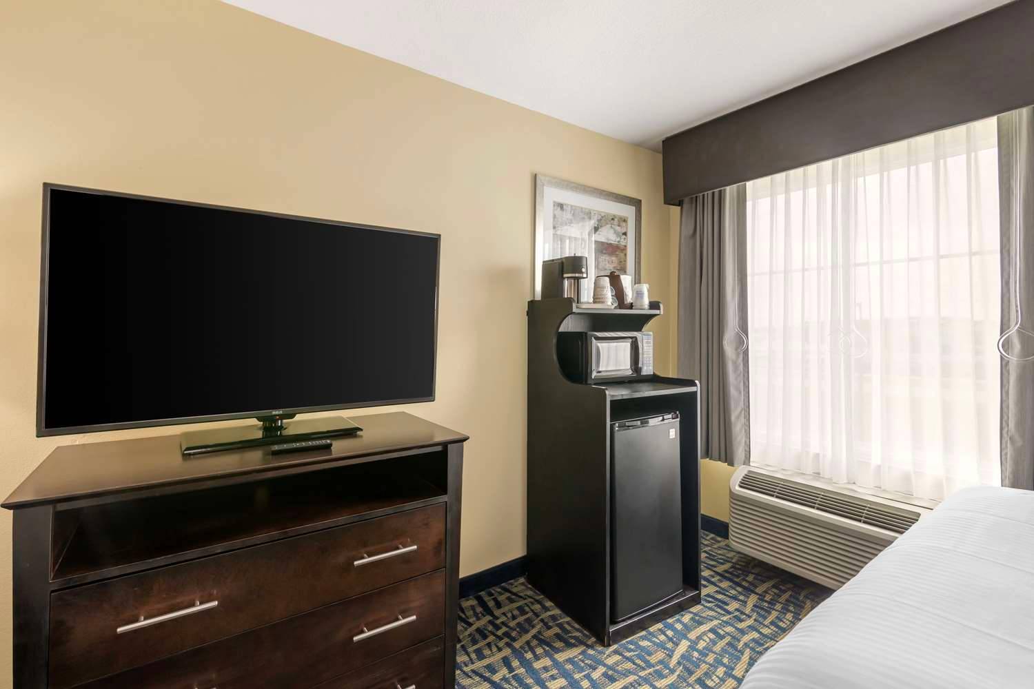 Best Western Plus Brunswick Inn & Suites