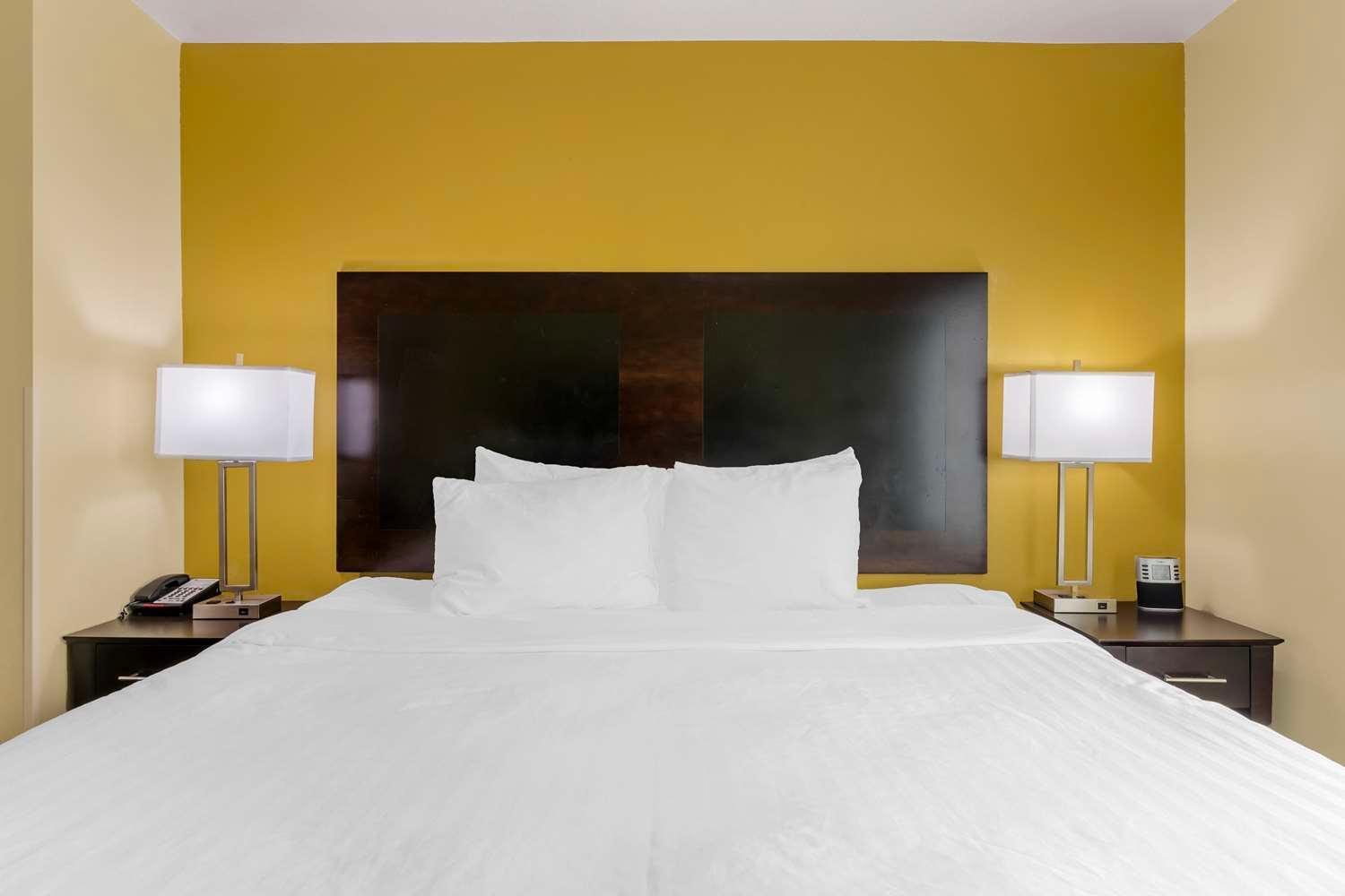 Best Western Plus Brunswick Inn & Suites