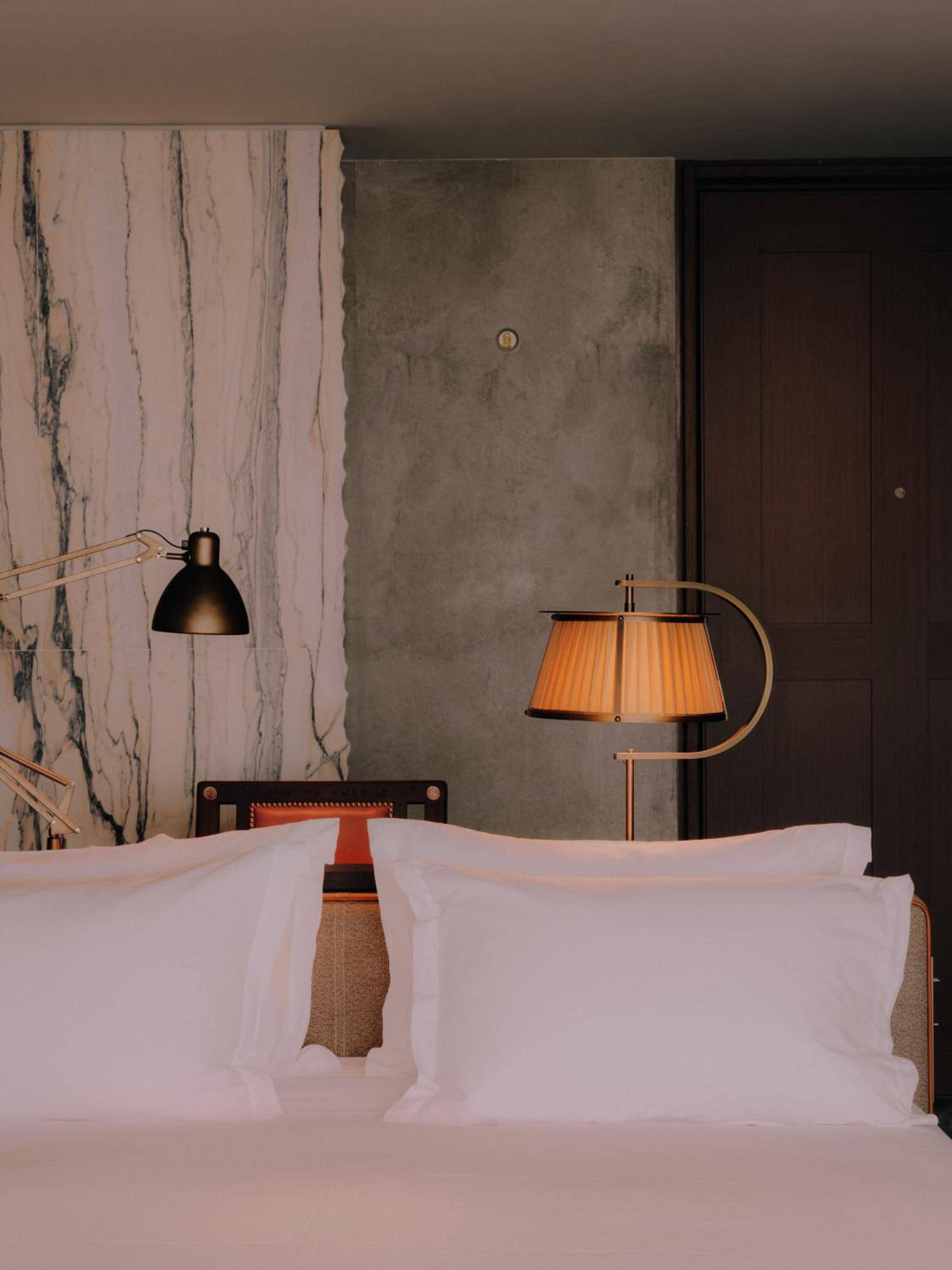 Maison Heler Metz, Curio Collection By Hilton