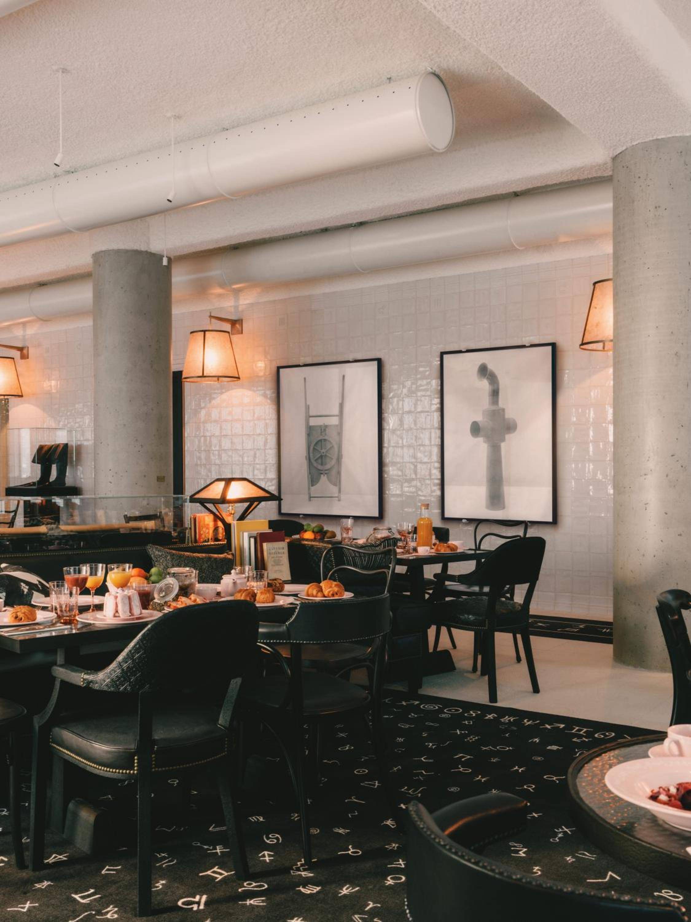 Maison Heler Metz, Curio Collection By Hilton