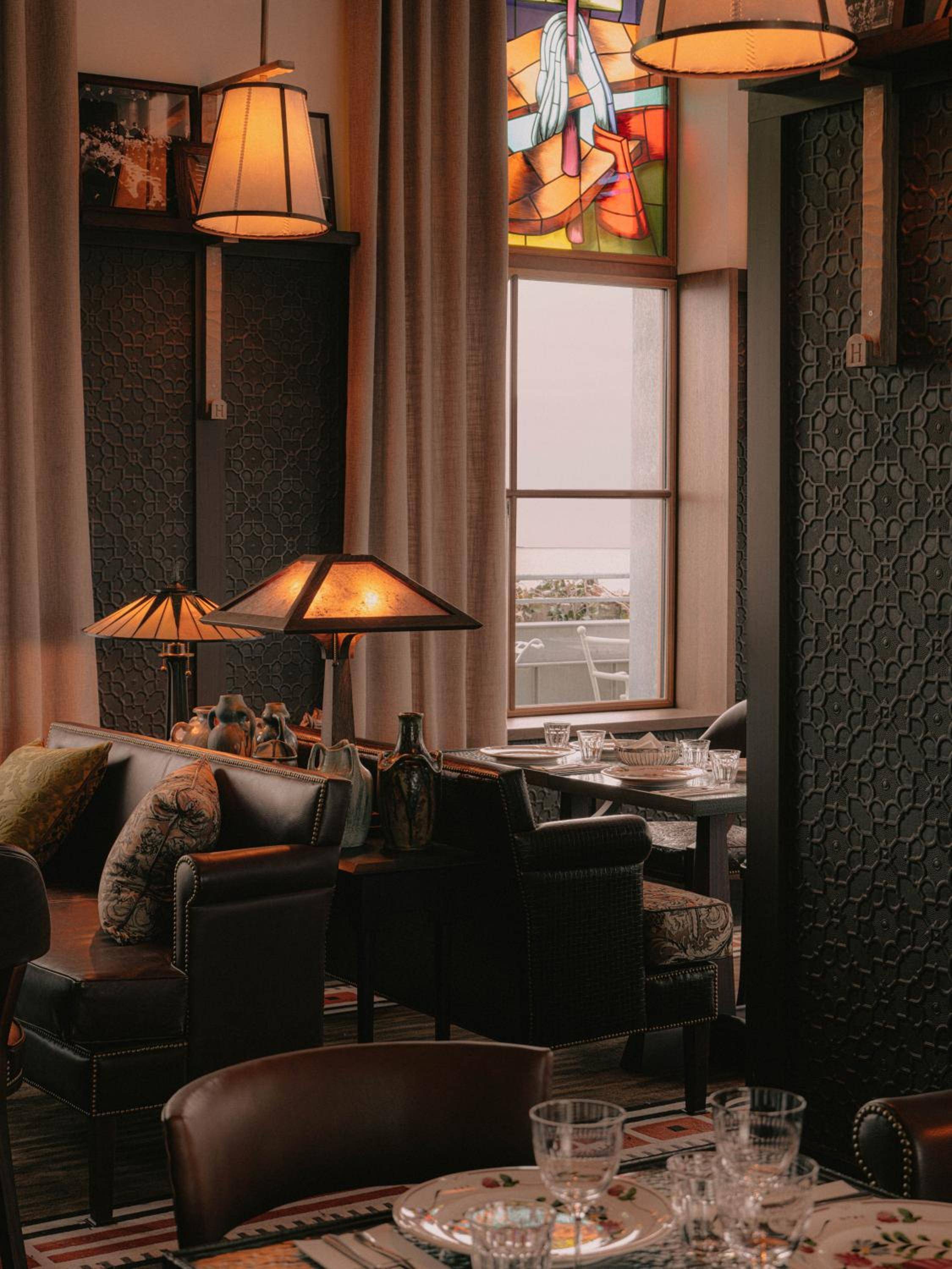 Maison Heler Metz, Curio Collection By Hilton