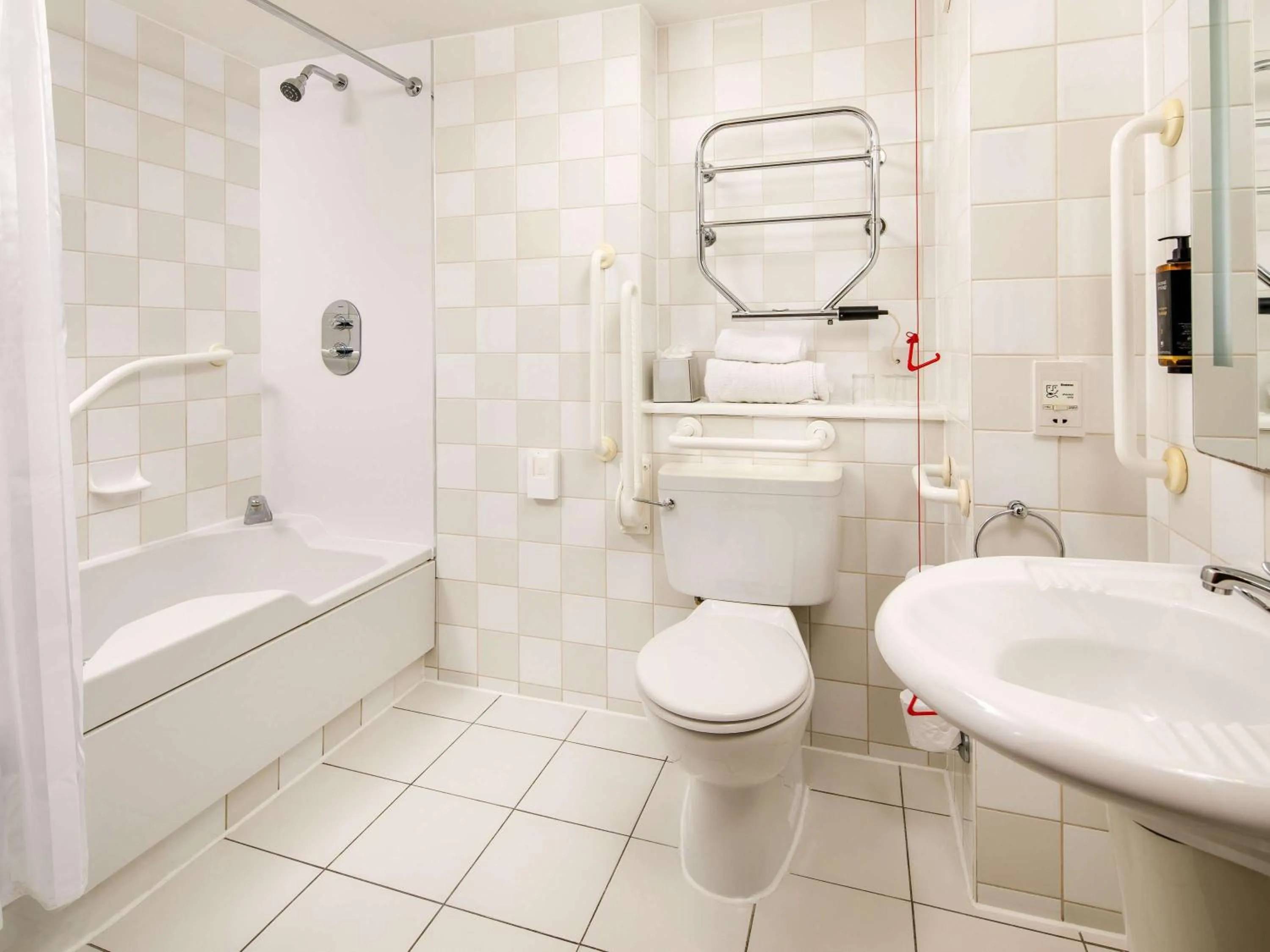 Sunday London Staines-upon-Thames Heathrow T5