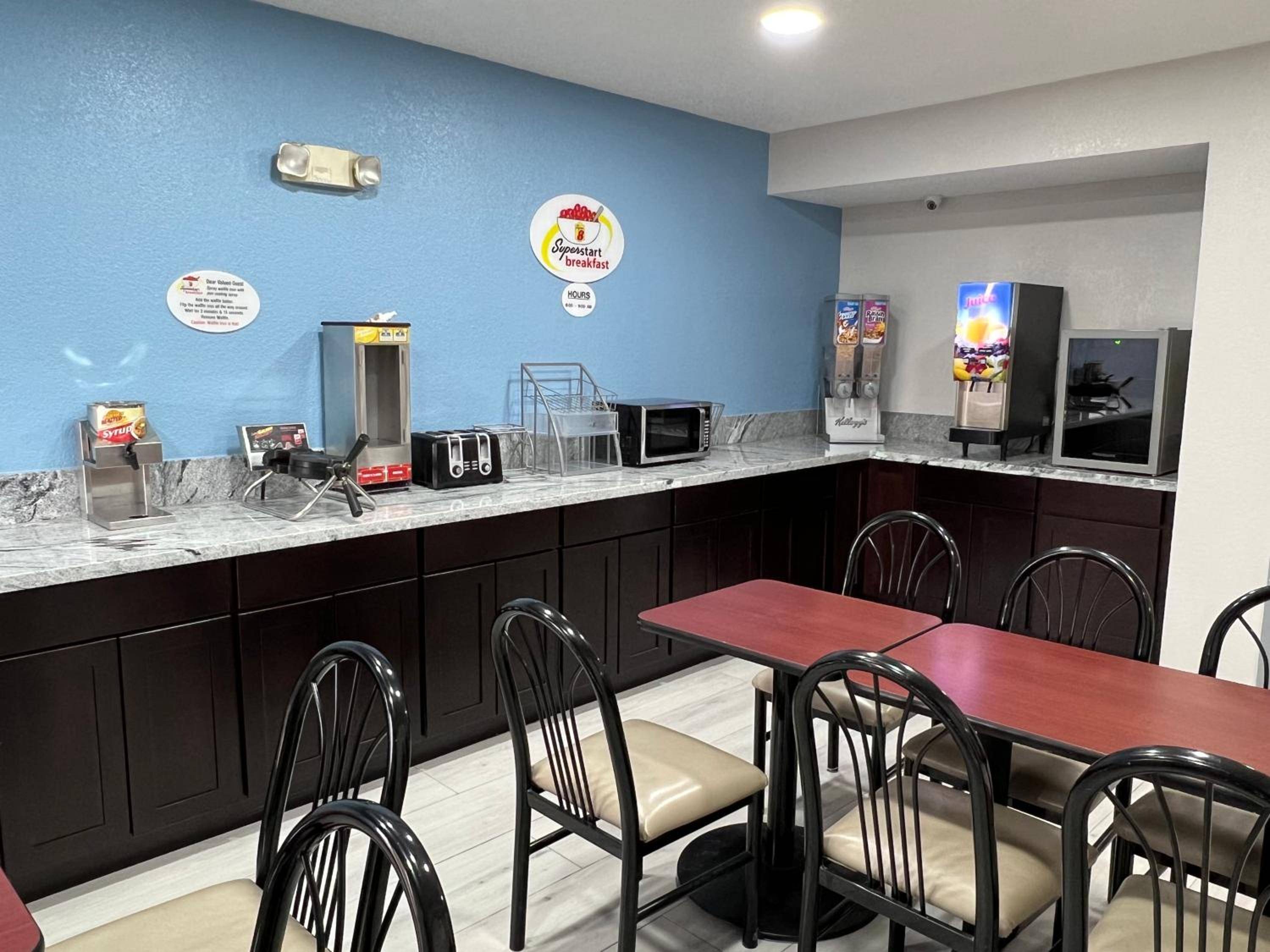 Super 8 by Wyndham Clemmons/Winston-Salem Area I-40