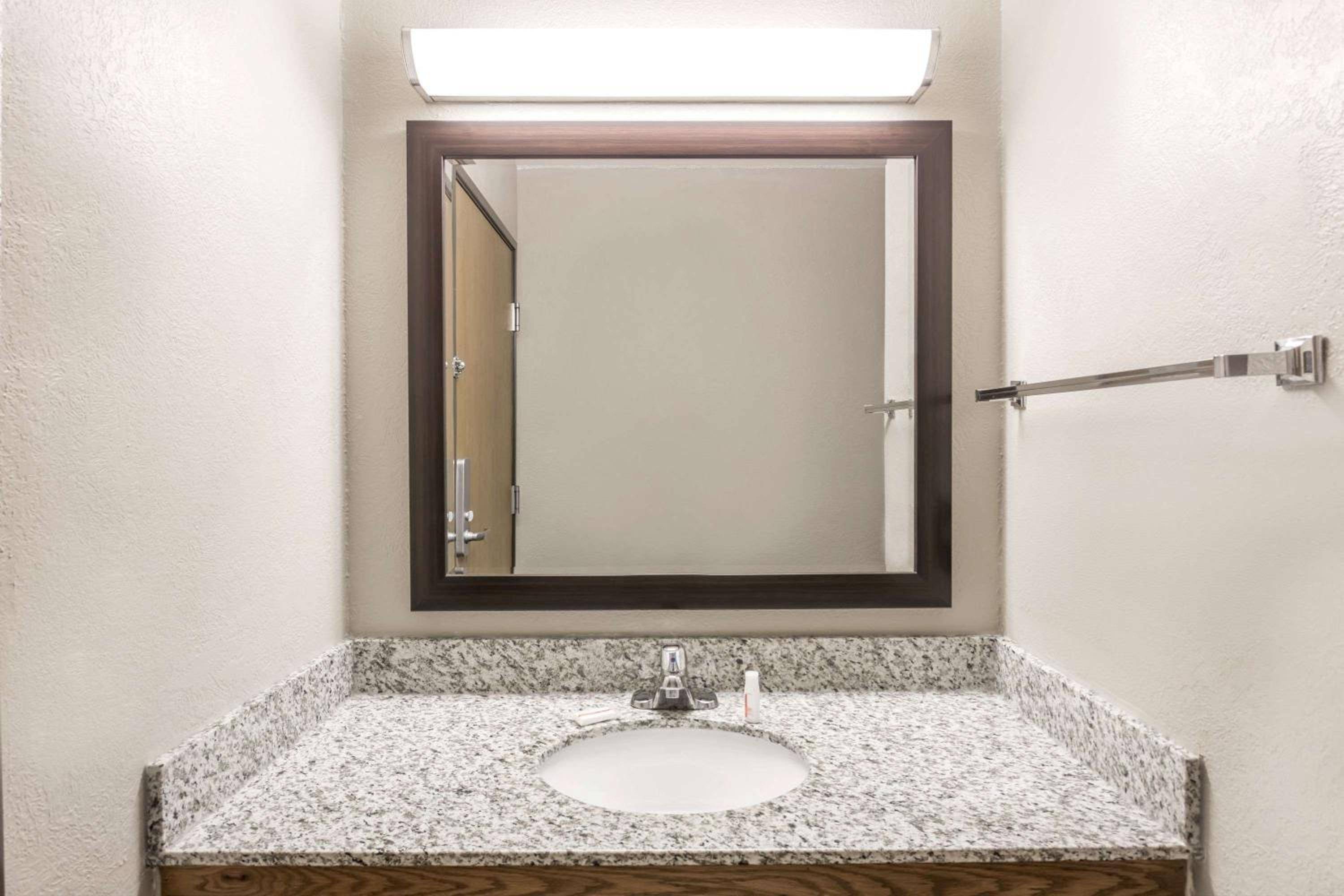 Super 8 by Wyndham Plymouth