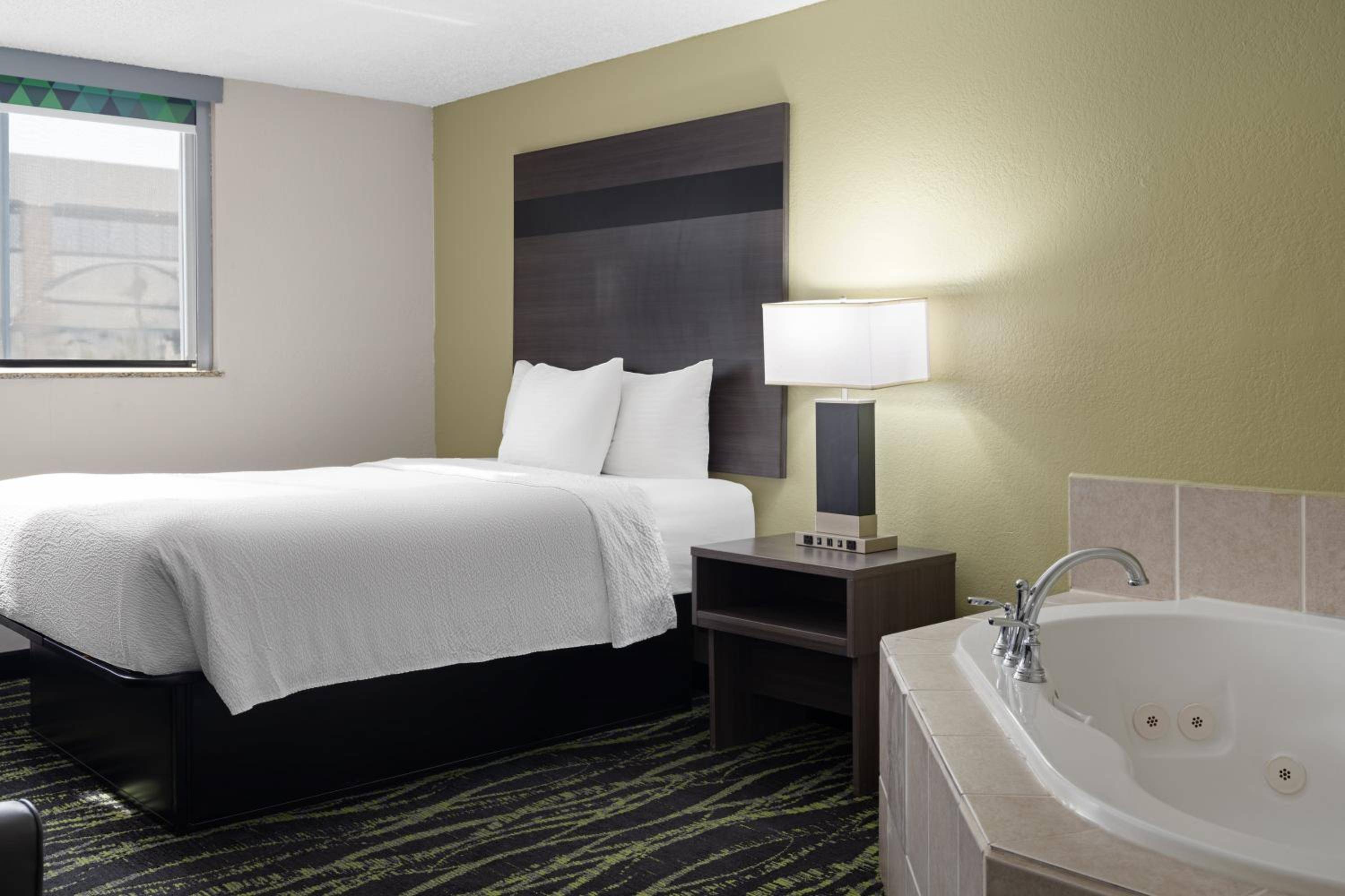 Baymont by Wyndham Liberty MO