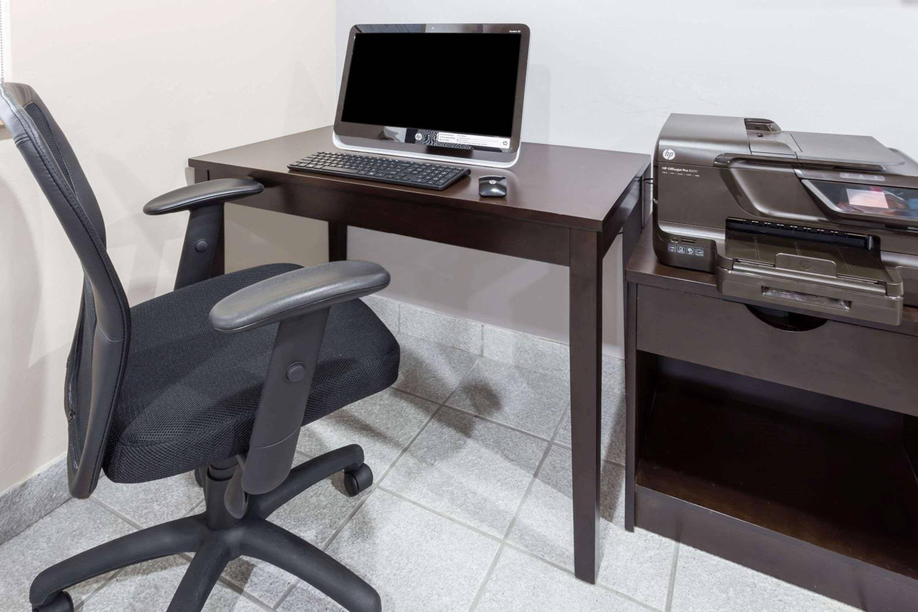 Super 8 by Wyndham Mundelein/Libertyville Area