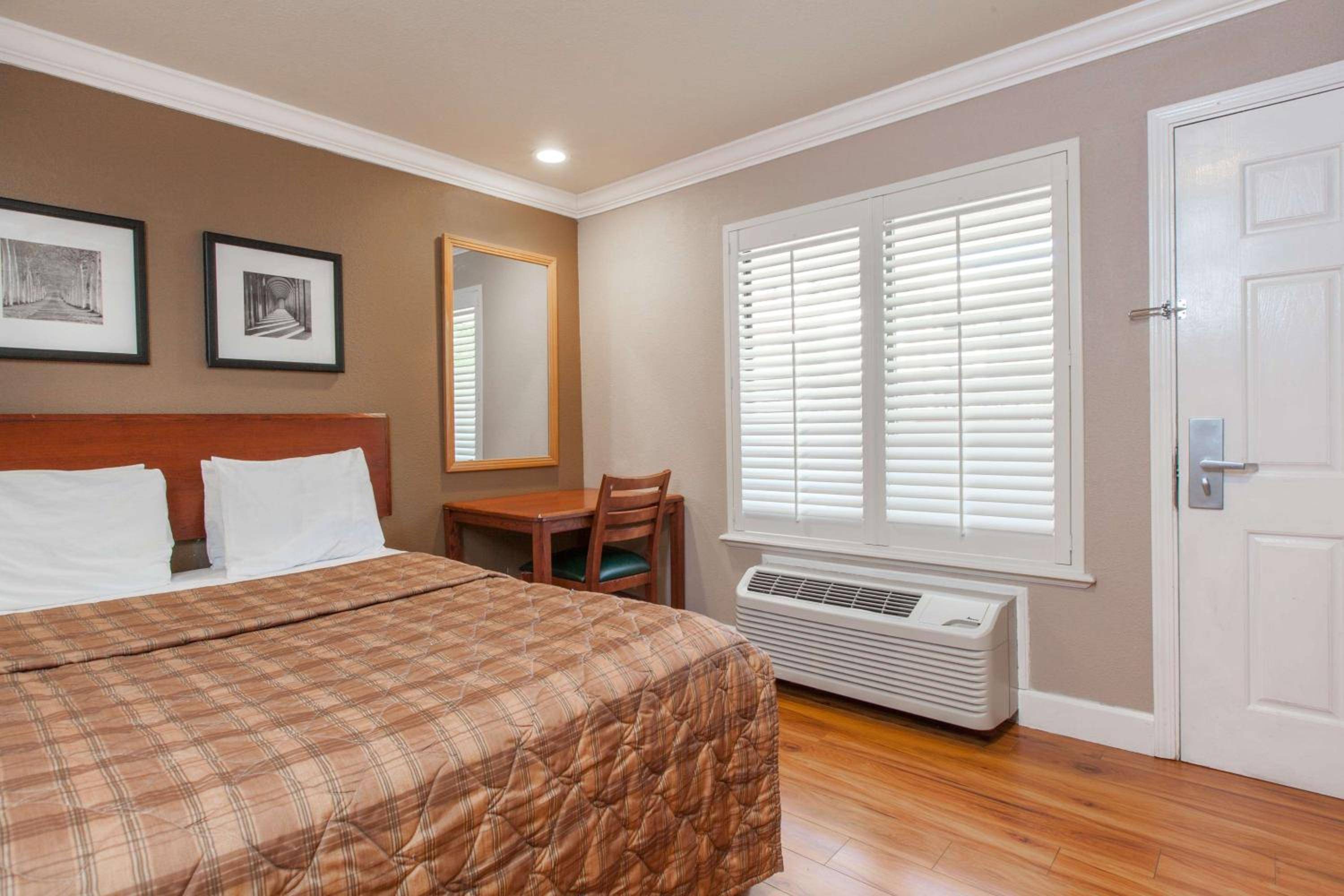 Days Inn by Wyndham San Francisco S/Oyster Point Airport