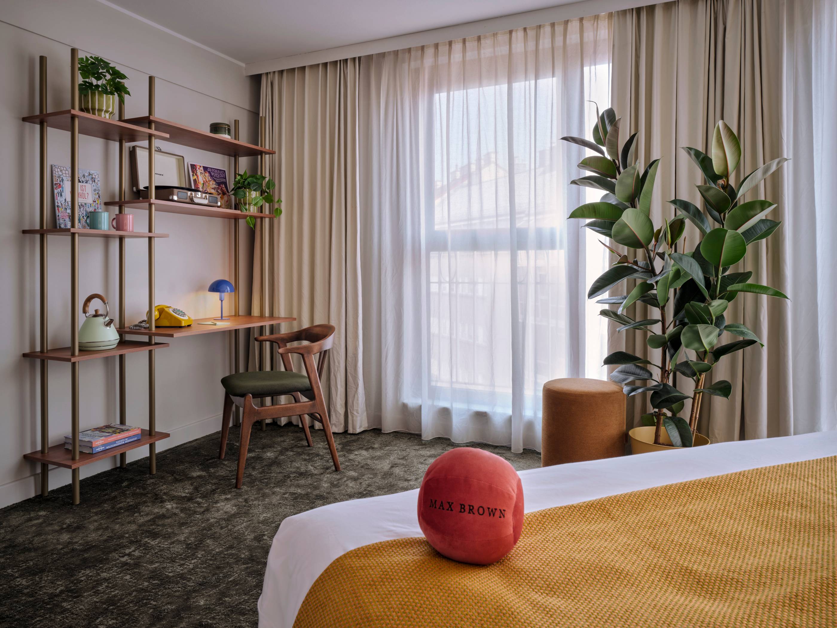 Max Brown 5th District, part of Sircle Collection