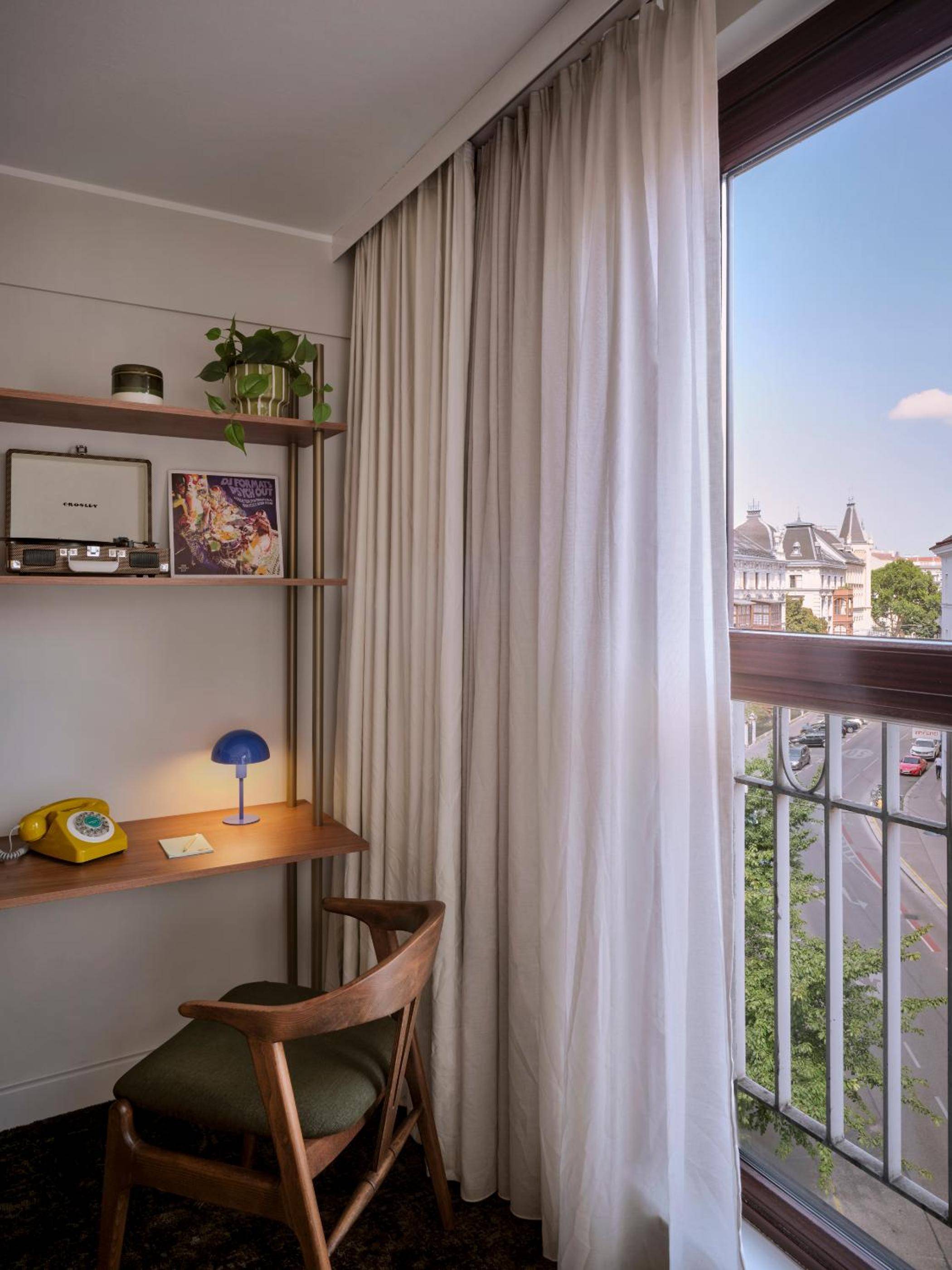 Max Brown 5th District, part of Sircle Collection