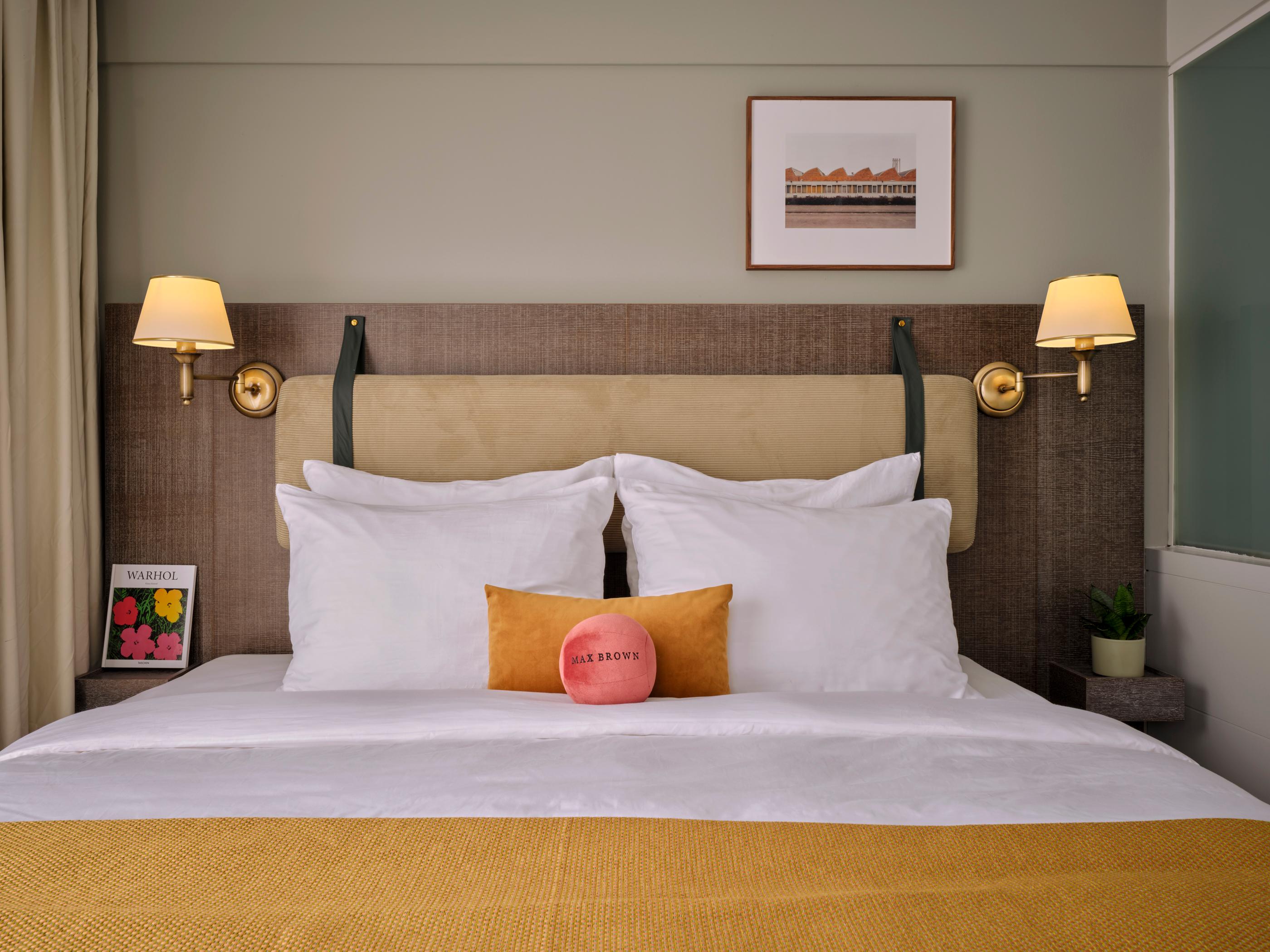 Max Brown 5th District, part of Sircle Collection