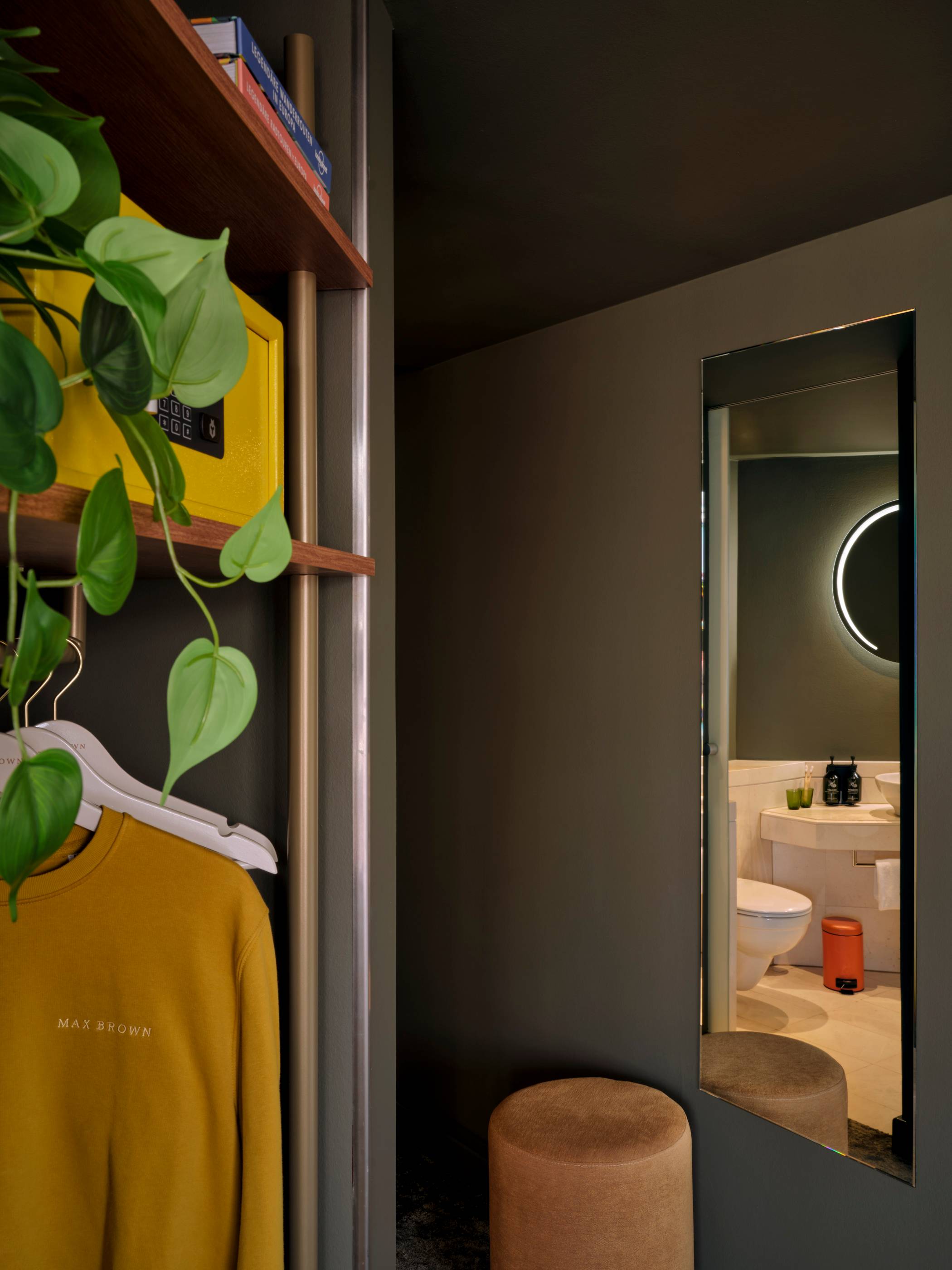 Max Brown 5th District, part of Sircle Collection