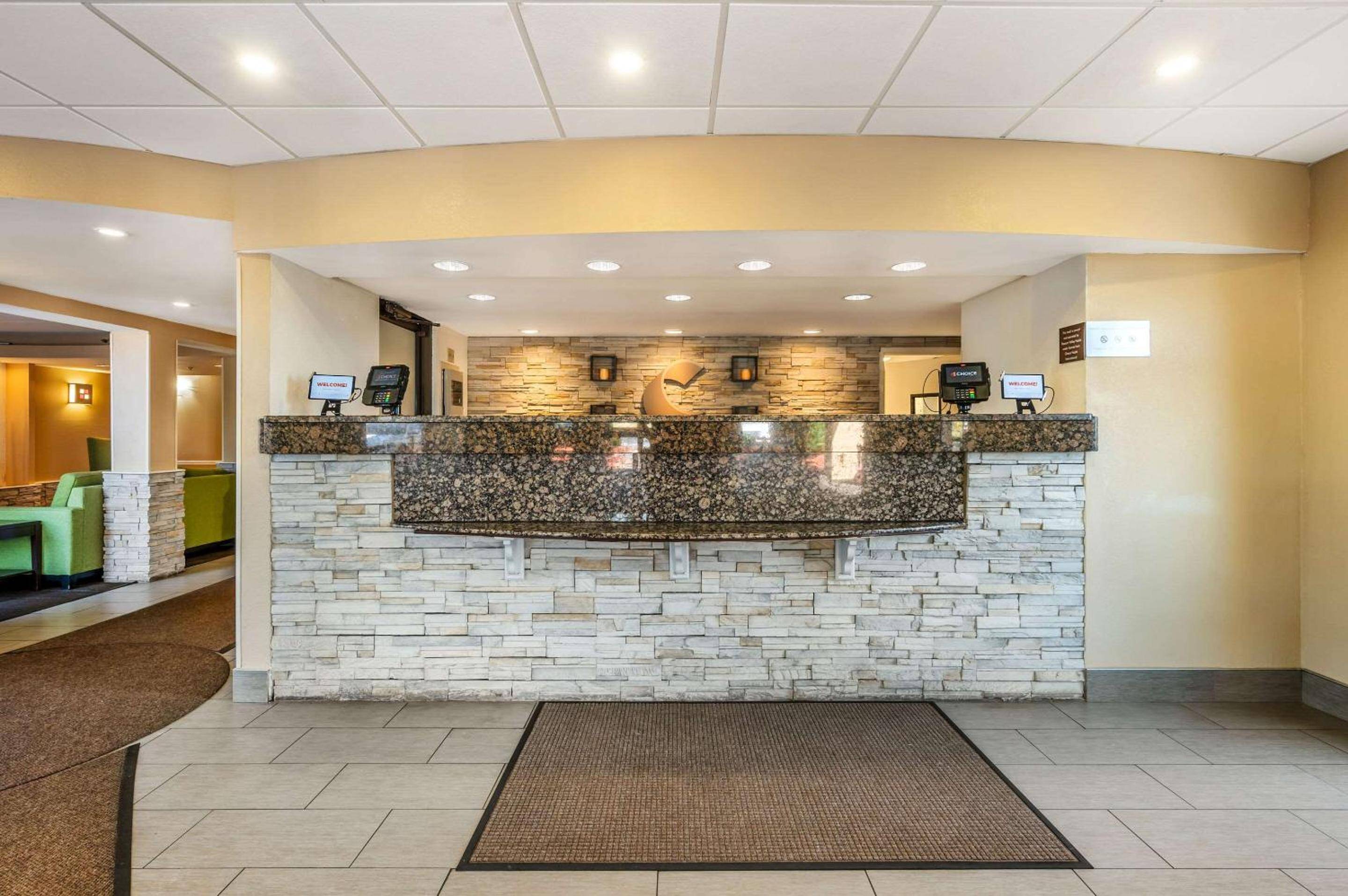 Comfort Inn & Suites East Hartford - Hartford