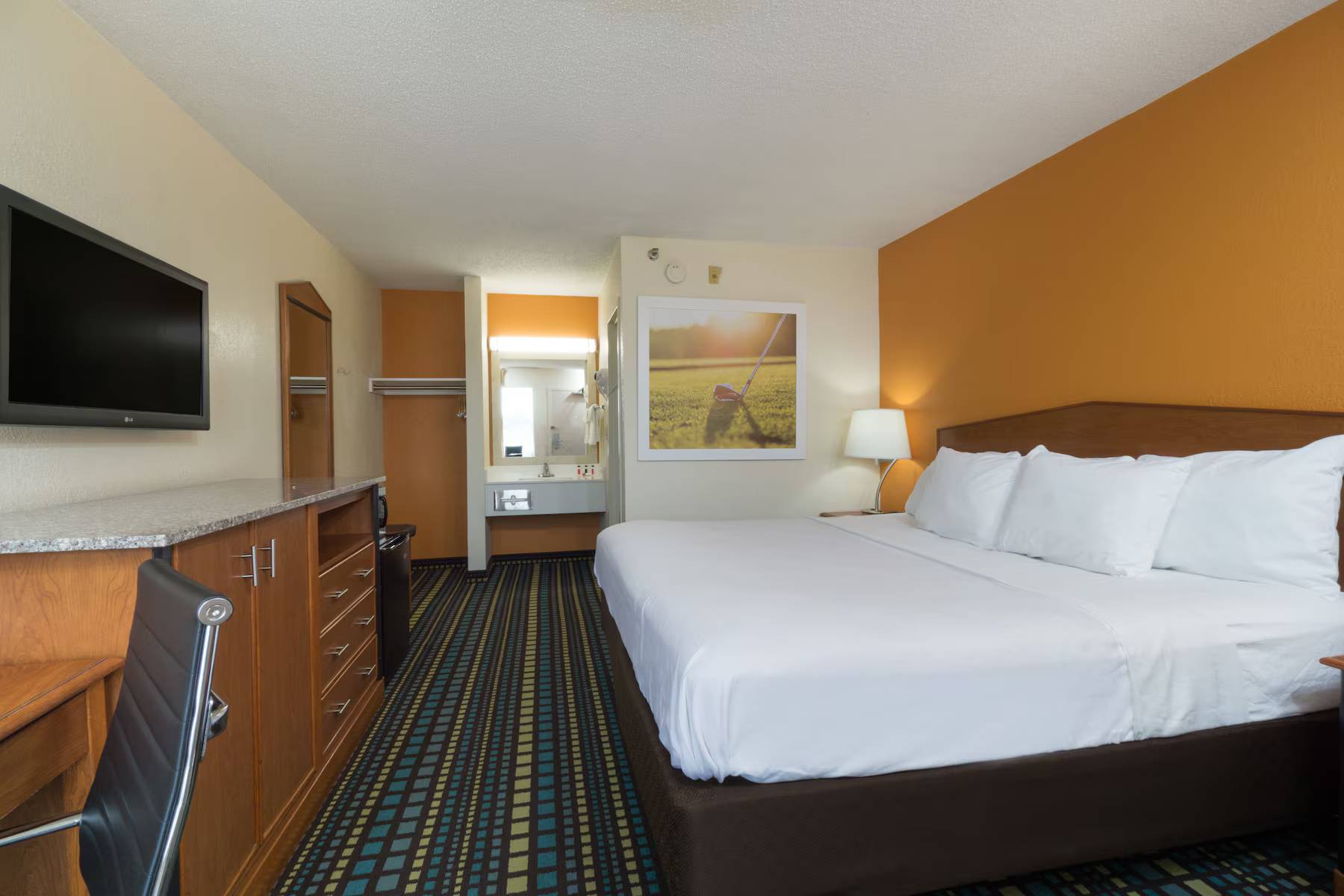 Days Inn by Wyndham Florence Cincinnati Area