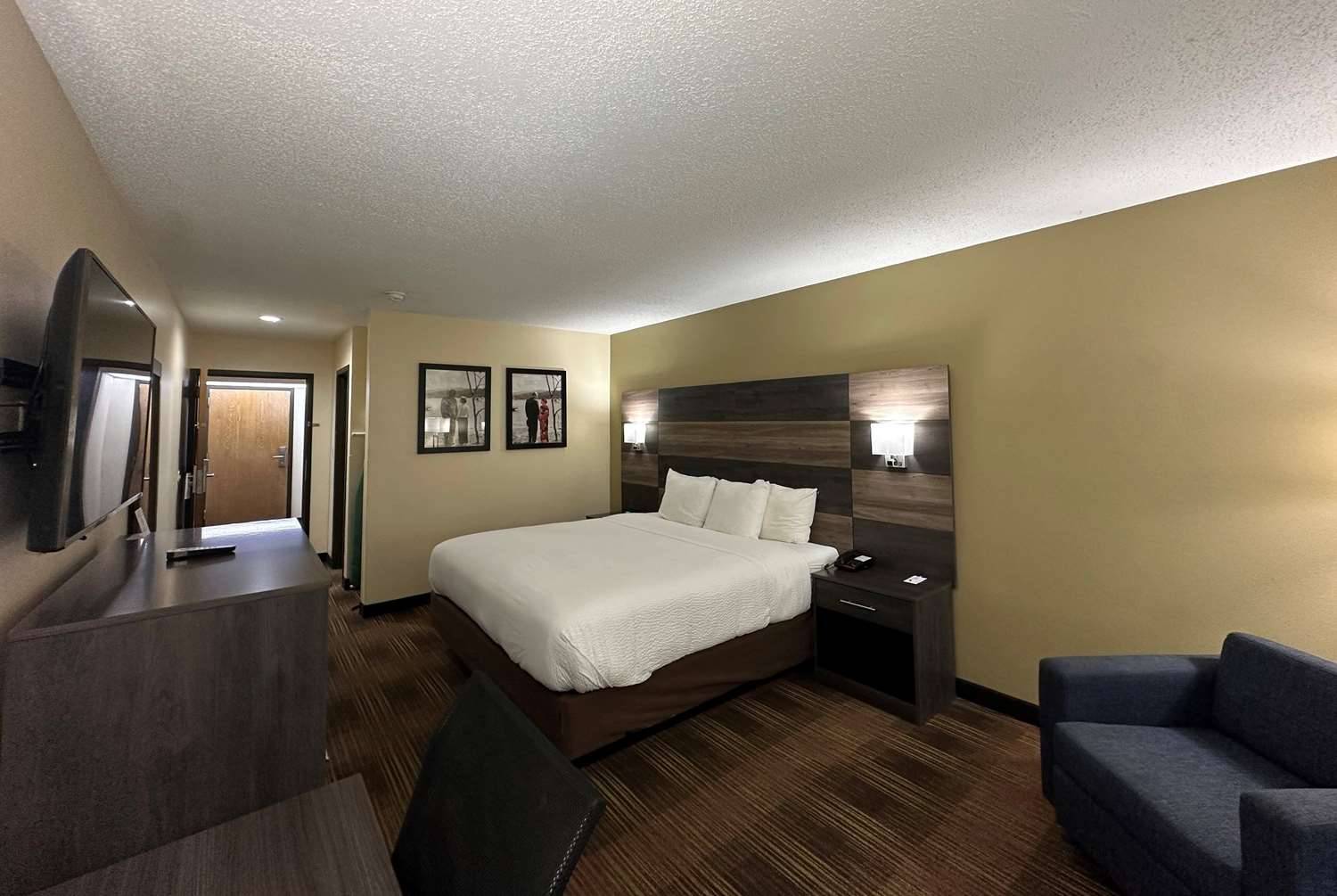 AmericInn by Wyndham Fort Atkinson