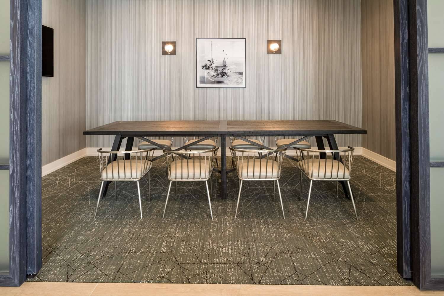 DoubleTree by Hilton Boston Logan Airport Chelsea