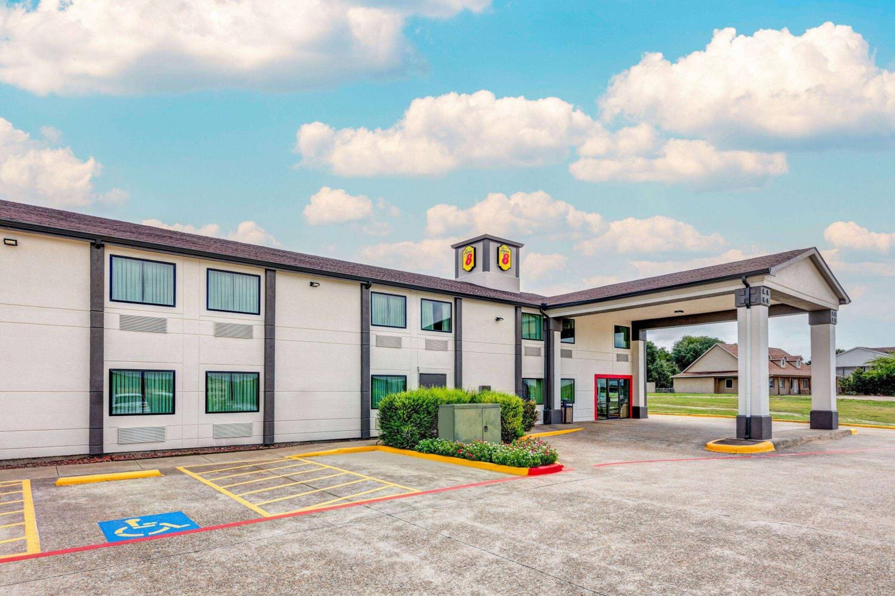 Super 8 by Wyndham Waxahachie TX