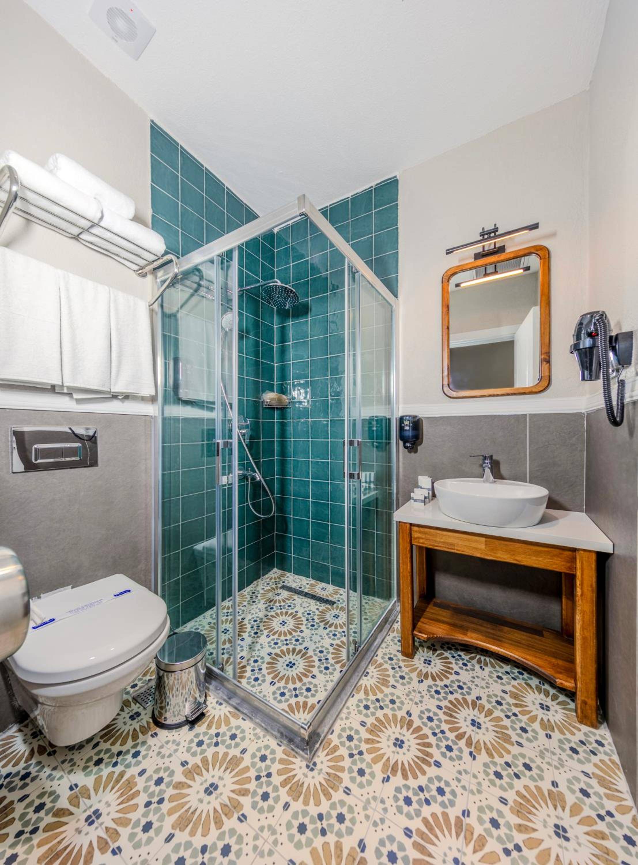 Nenessa Airport Hotel