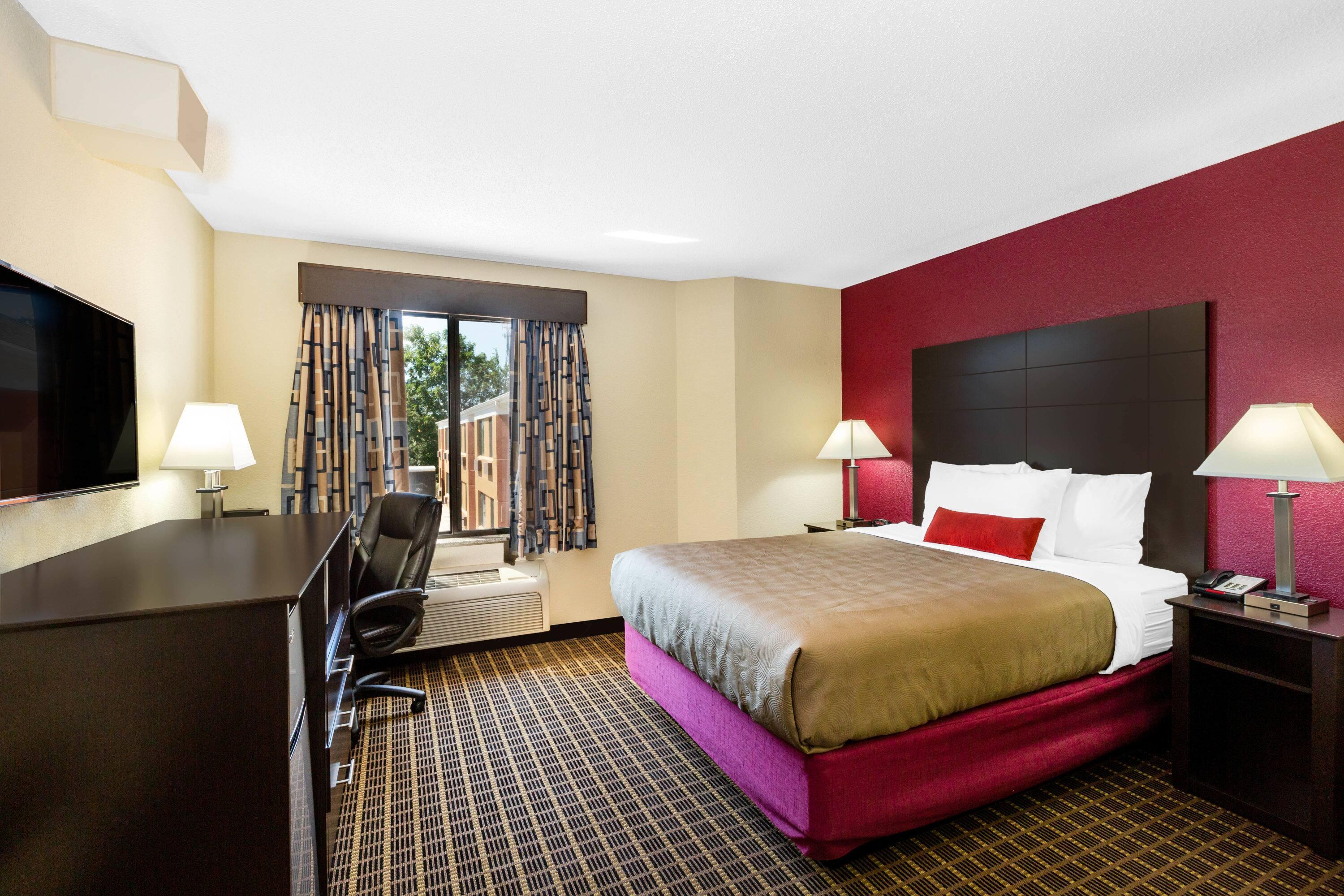 Baymont Inn & Suites by Wyndham Mukwonago