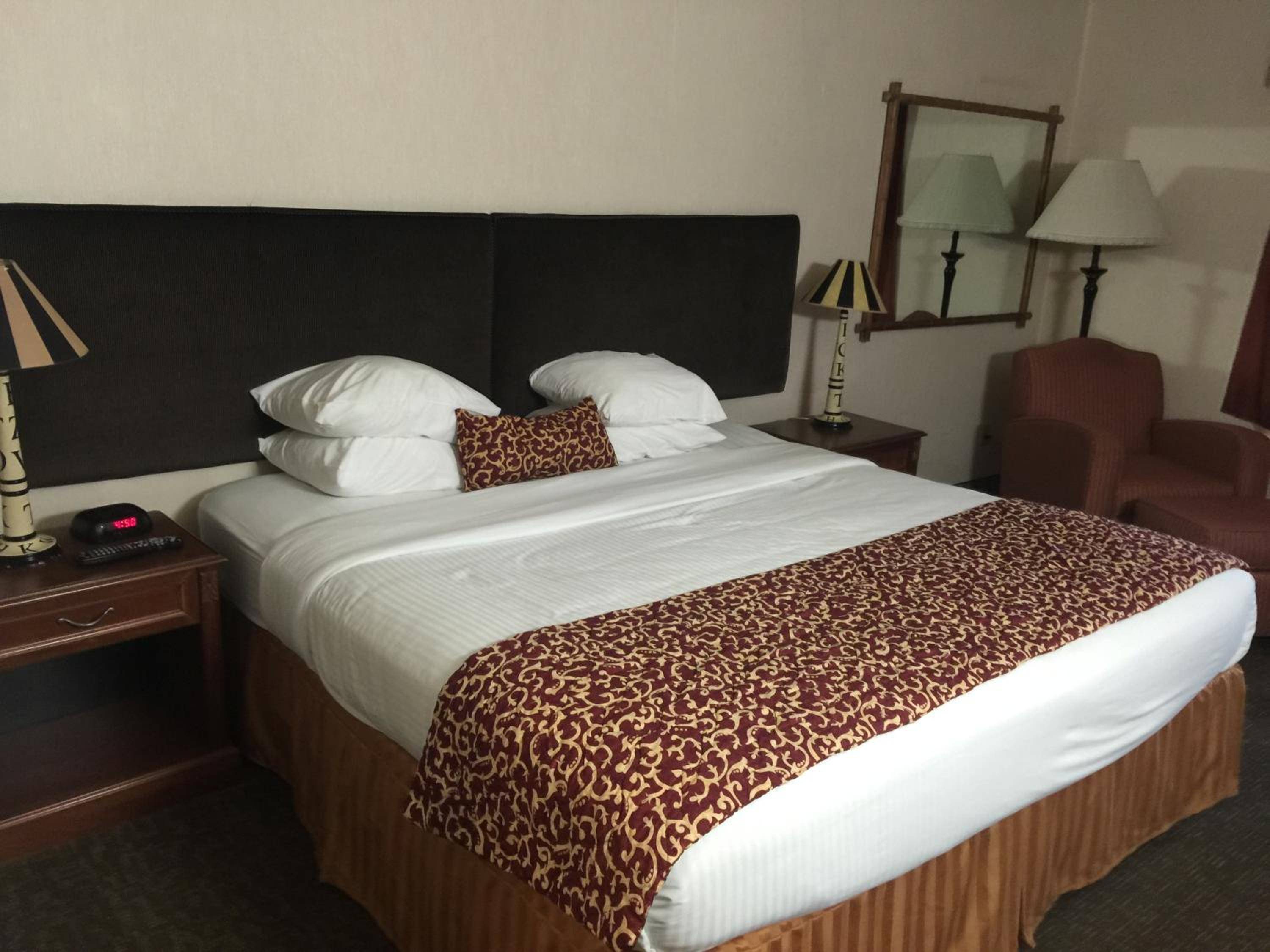 Ramada by Wyndham Barstow