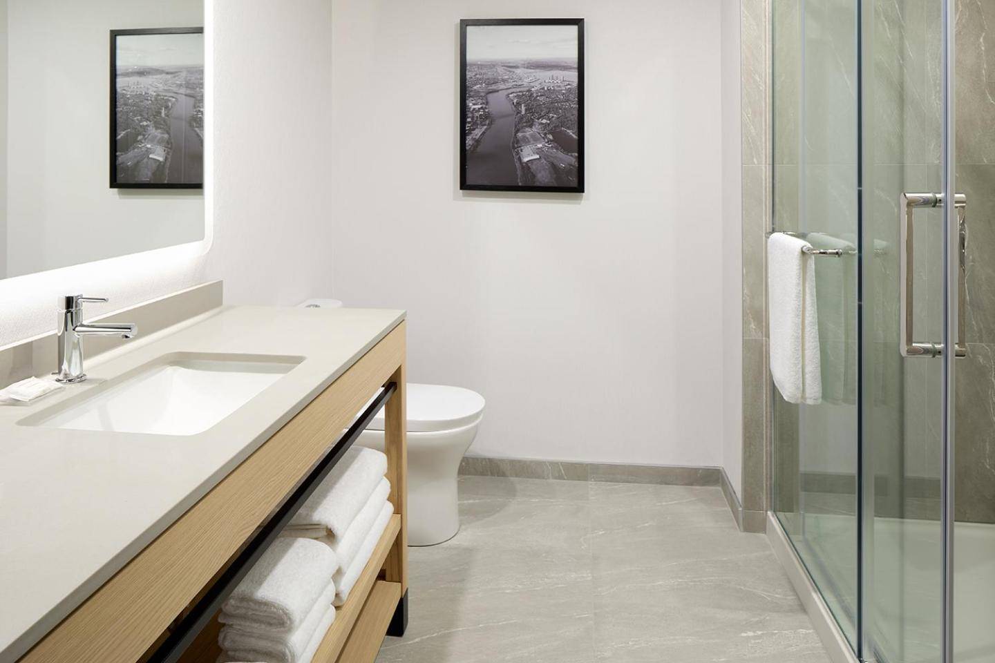 Hyatt Place Montreal Airport