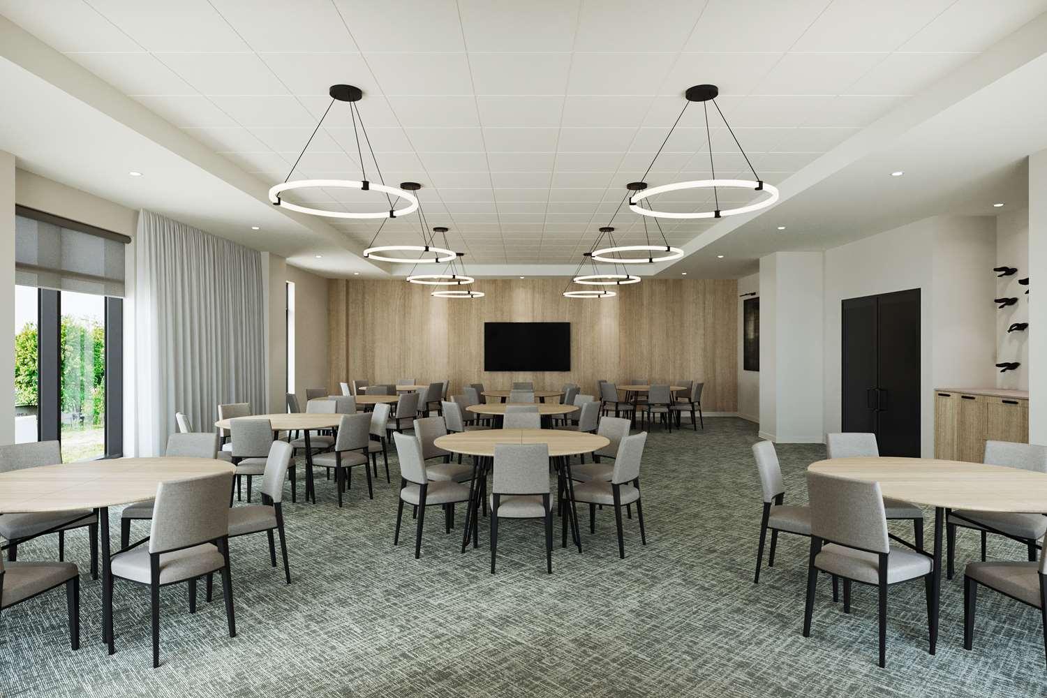 Hyatt Place Montreal Airport