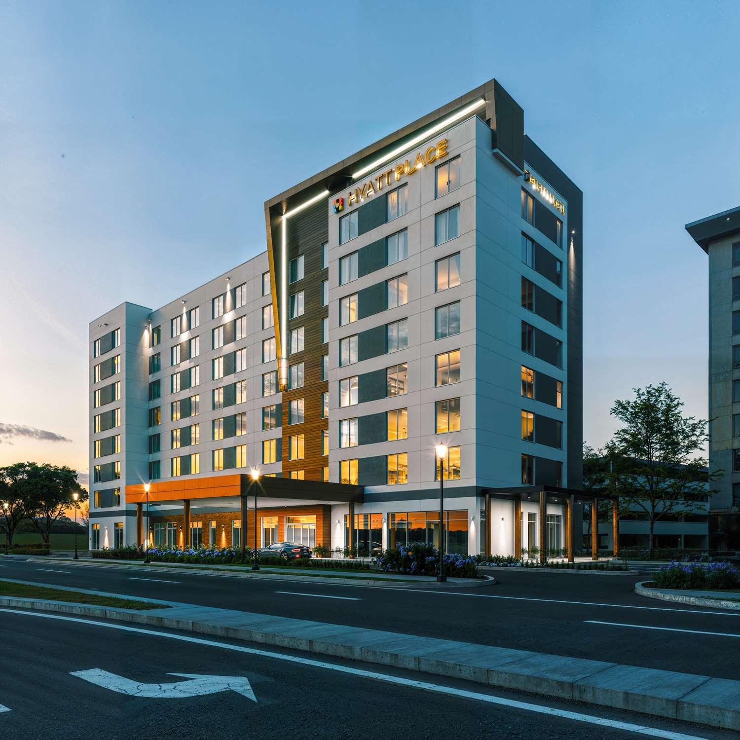 Hyatt Place Montreal Airport