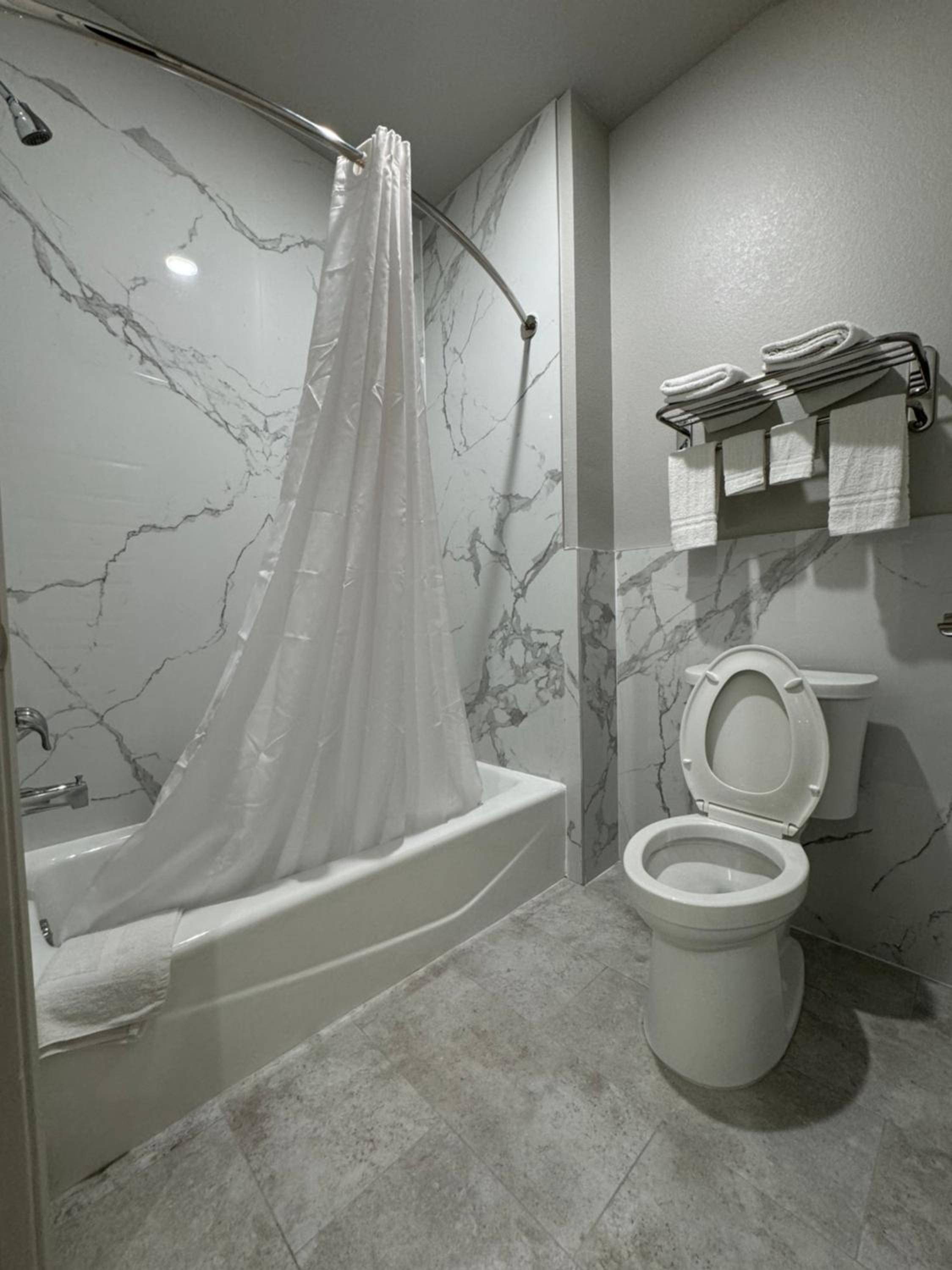 Crystal Inn Gessner - Near Sam Houston Racepark