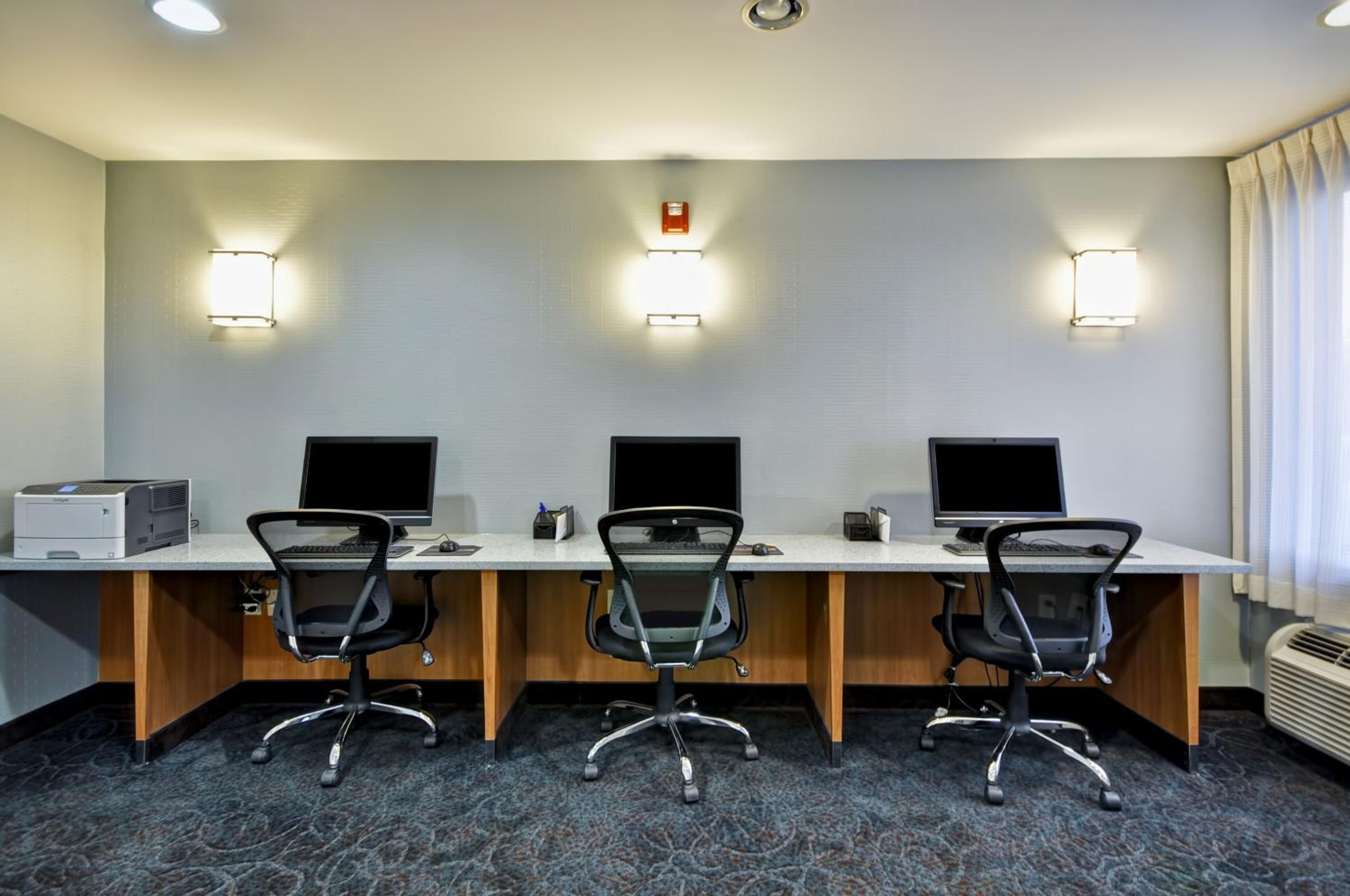 Holiday Inn Express Romulus / Detroit Airport by IHG